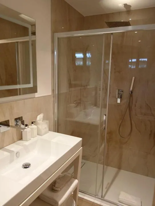 Bathroom in Grand Hotel Gallia