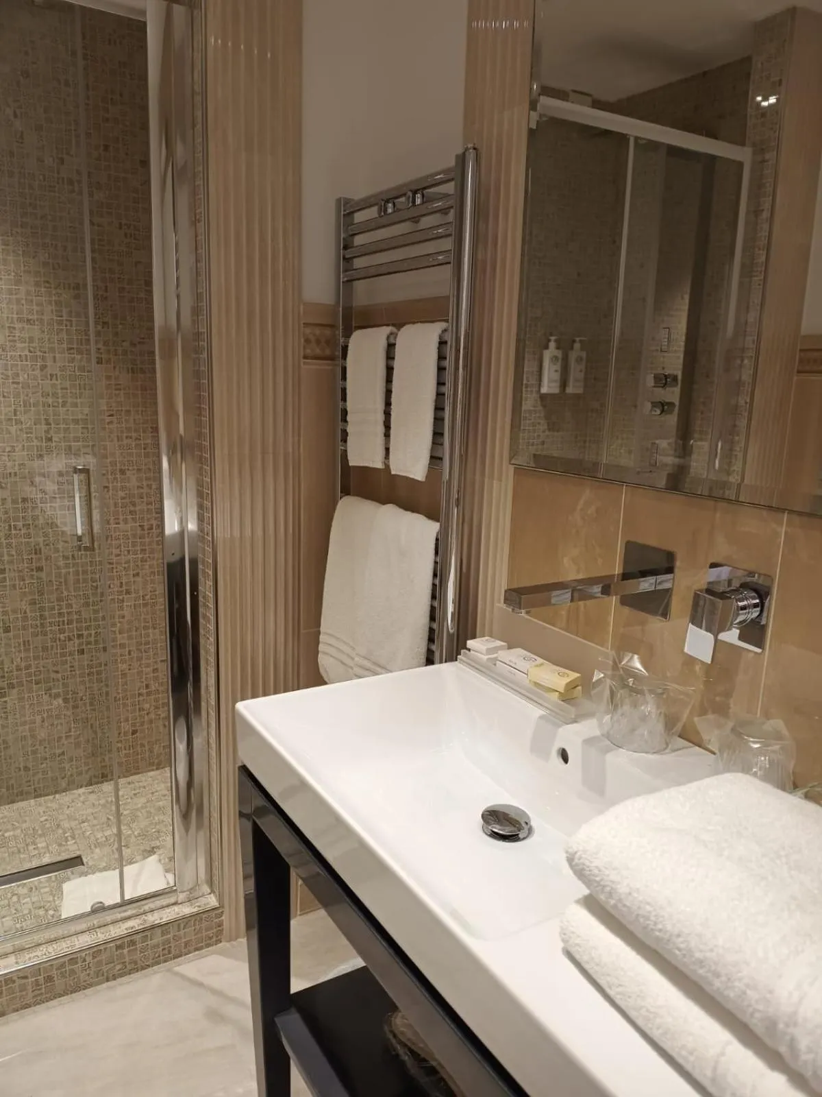 Shower in Grand Hotel Gallia