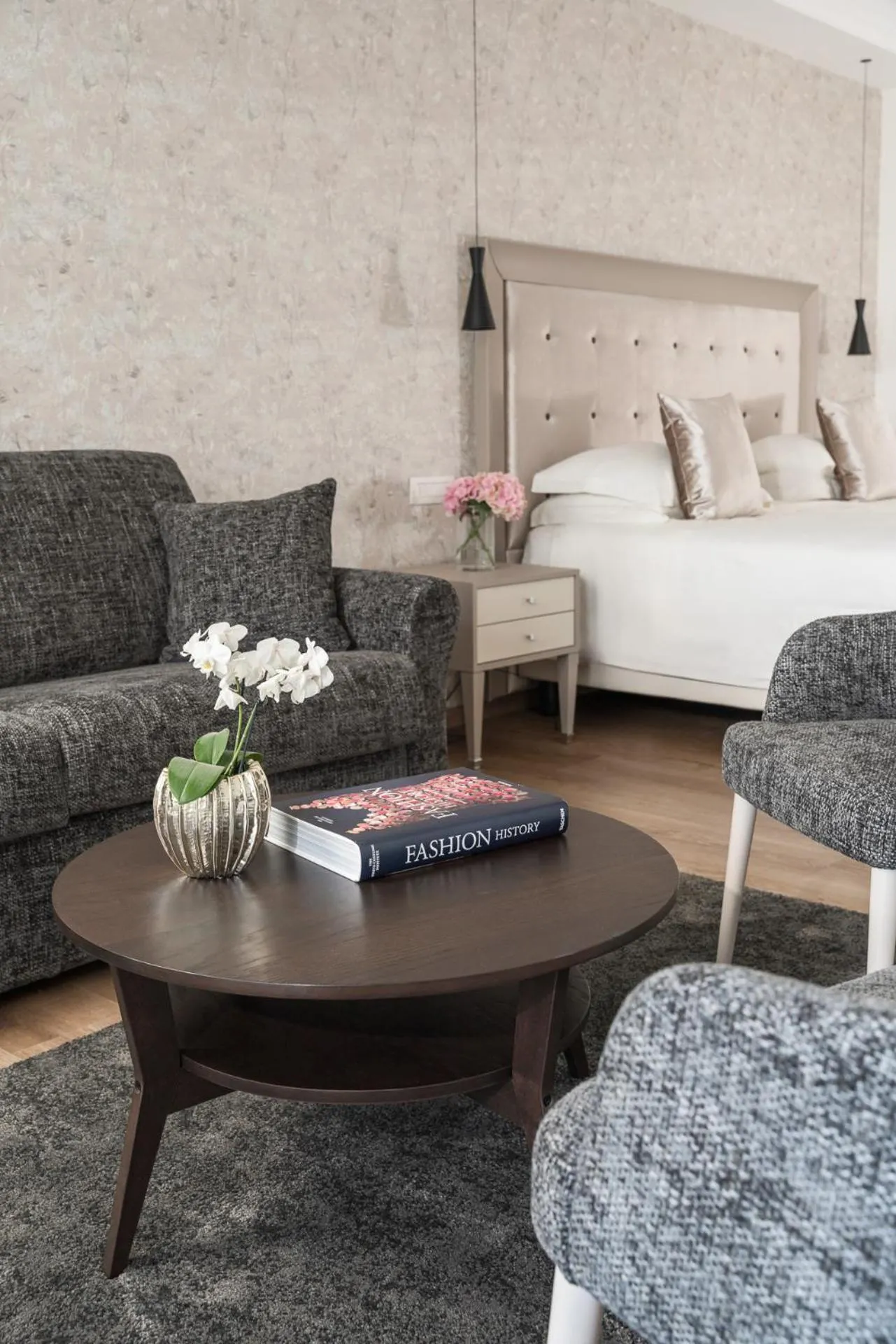 Photo of the whole room, Bed in Grand Hotel Gallia