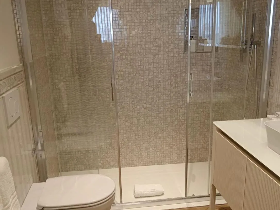 Bathroom in Grand Hotel Gallia