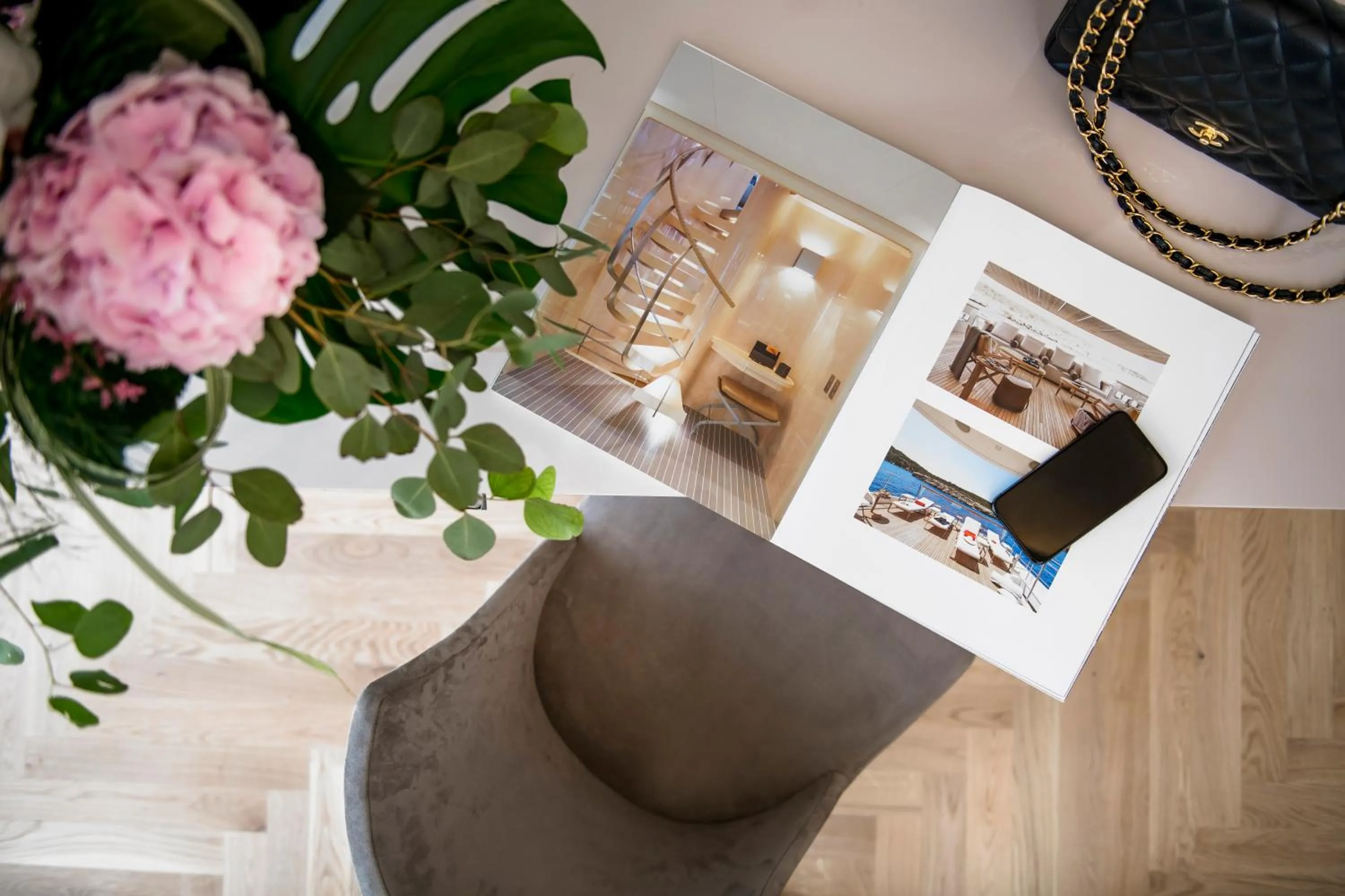 Seating area in Grand Hotel Gallia