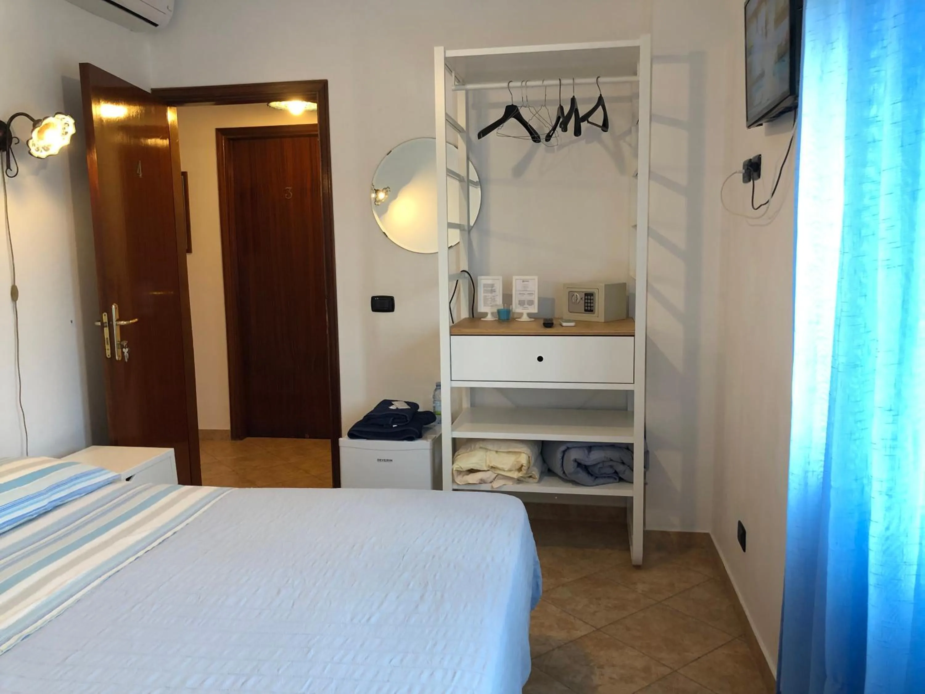 Communal lounge/ TV room, Bed in B&B Villa sul Mare