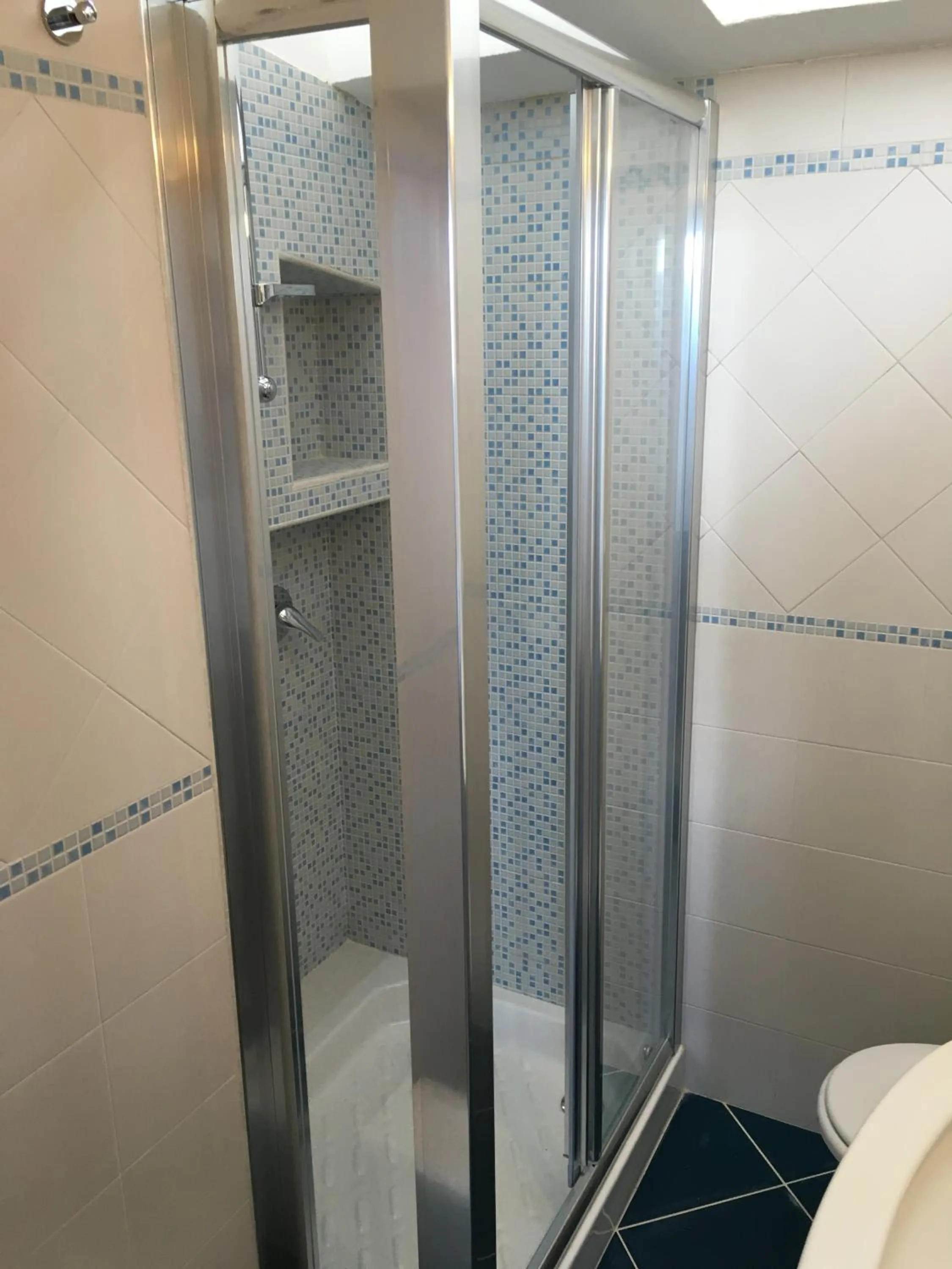 Shower in B&B Villa sul Mare