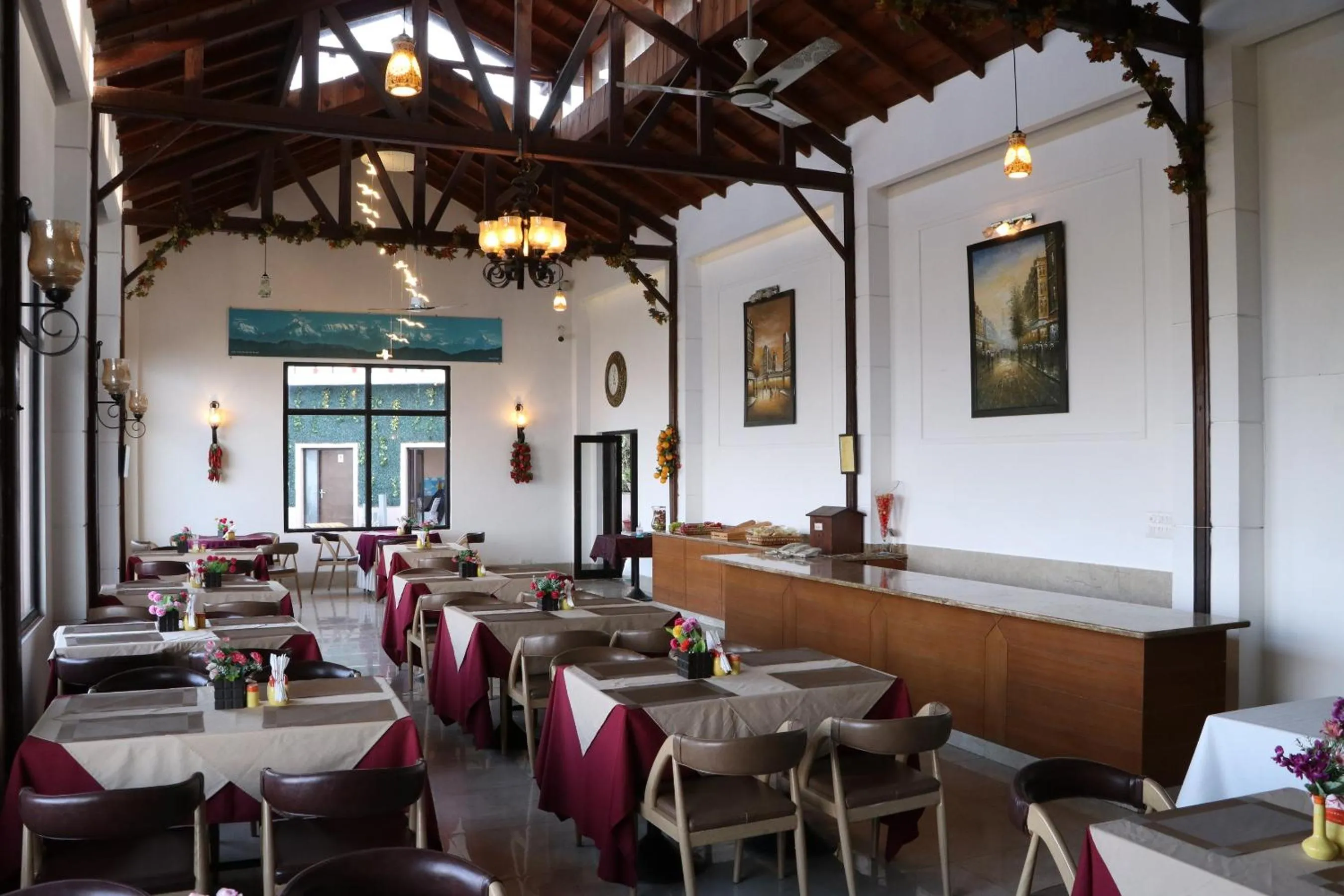 Restaurant/places to eat in Woodsvilla Resort Ranikhet