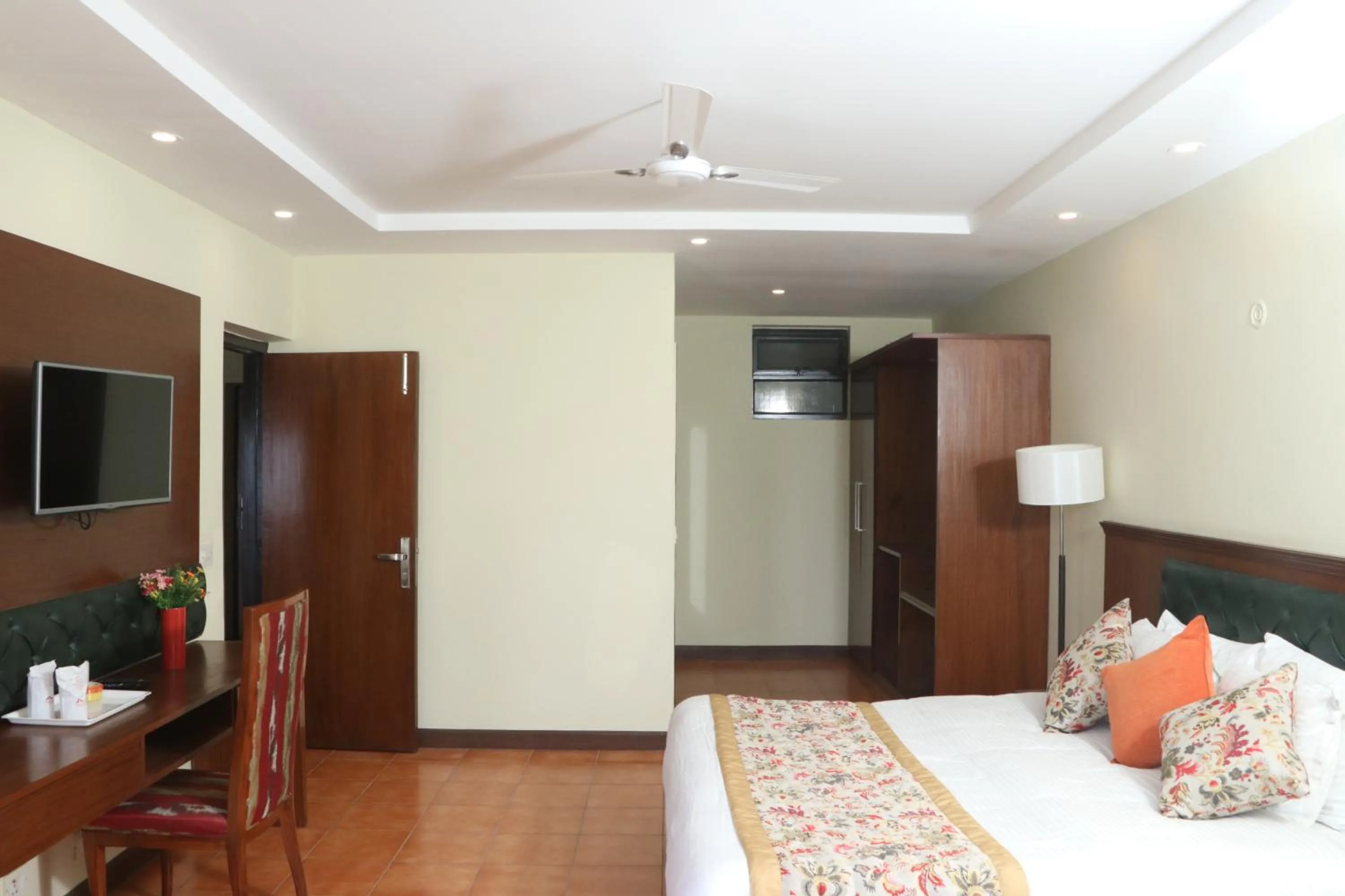 Photo of the whole room, Bed in Woodsvilla Resort Ranikhet