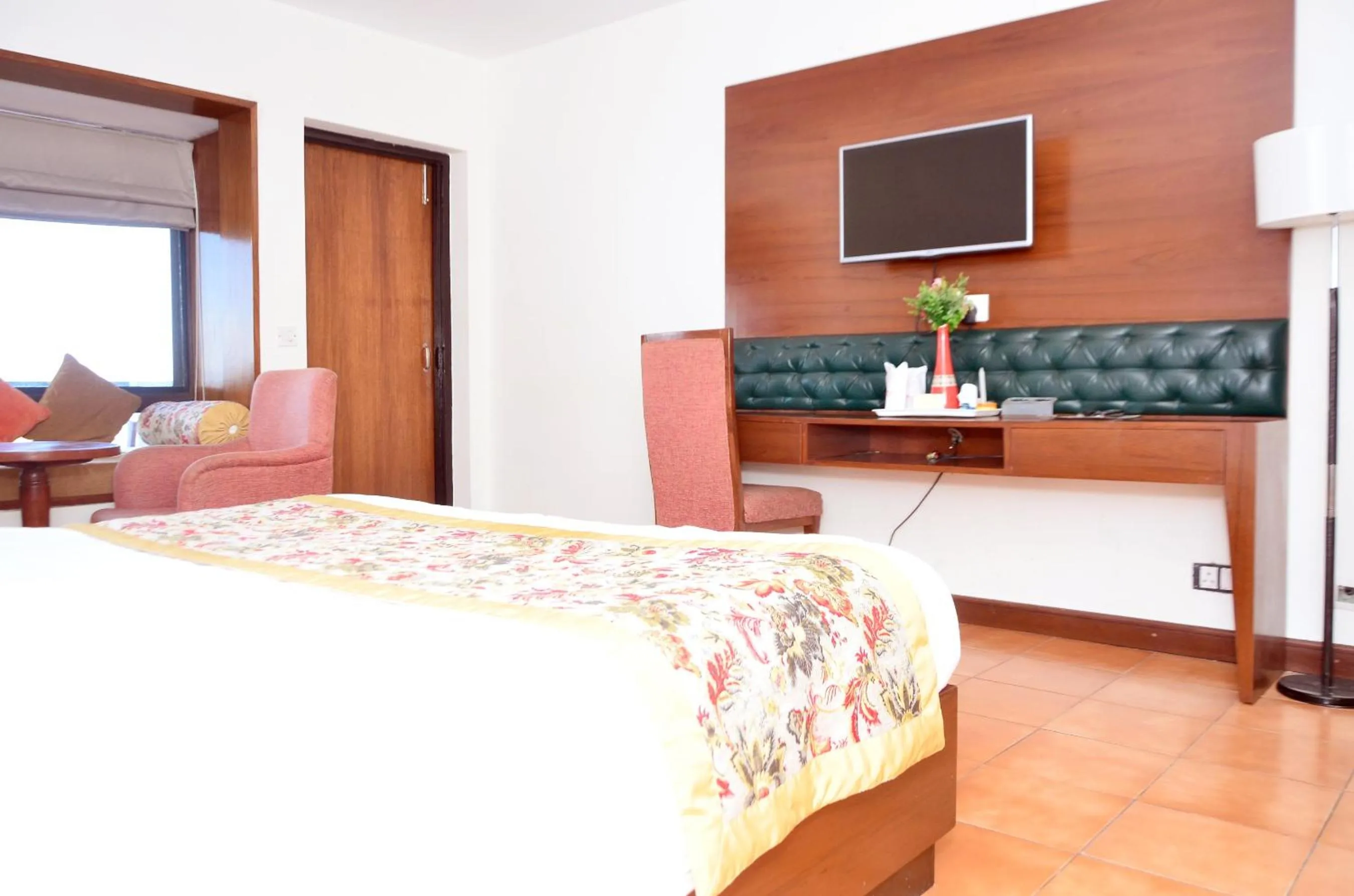 Bedroom, Bed in Woodsvilla Resort Ranikhet