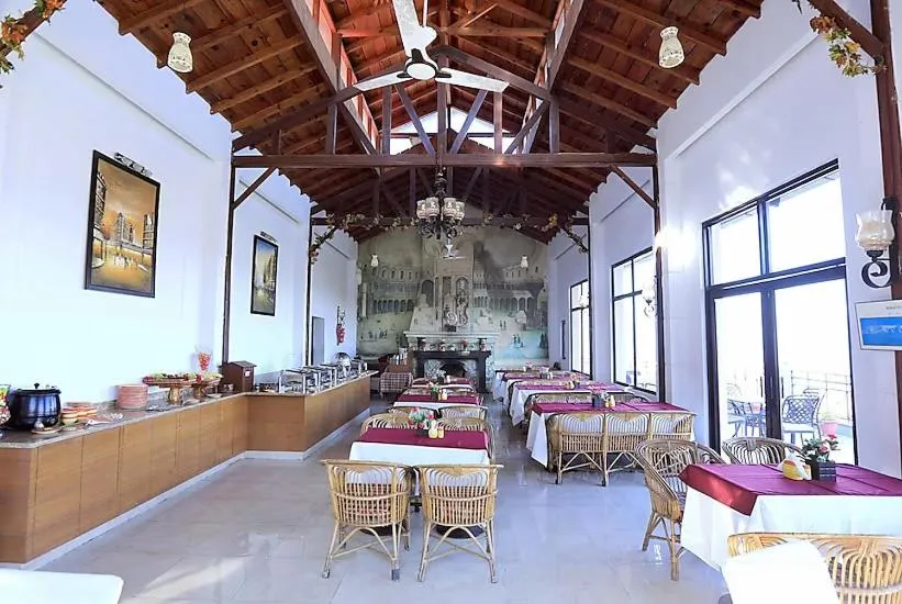 Restaurant/places to eat in Woodsvilla Resort Ranikhet