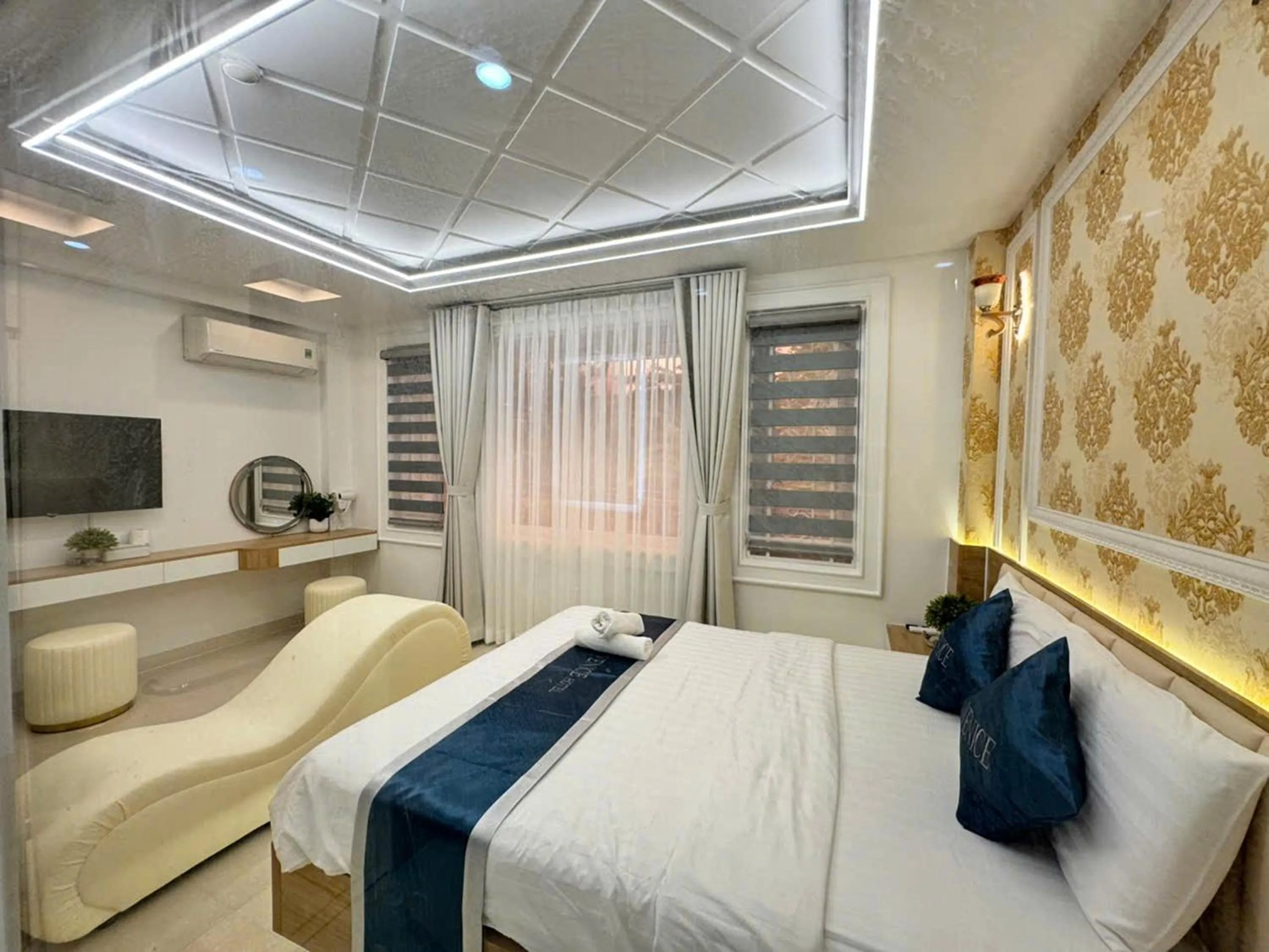 Bed in Minh Ngoc Hotel