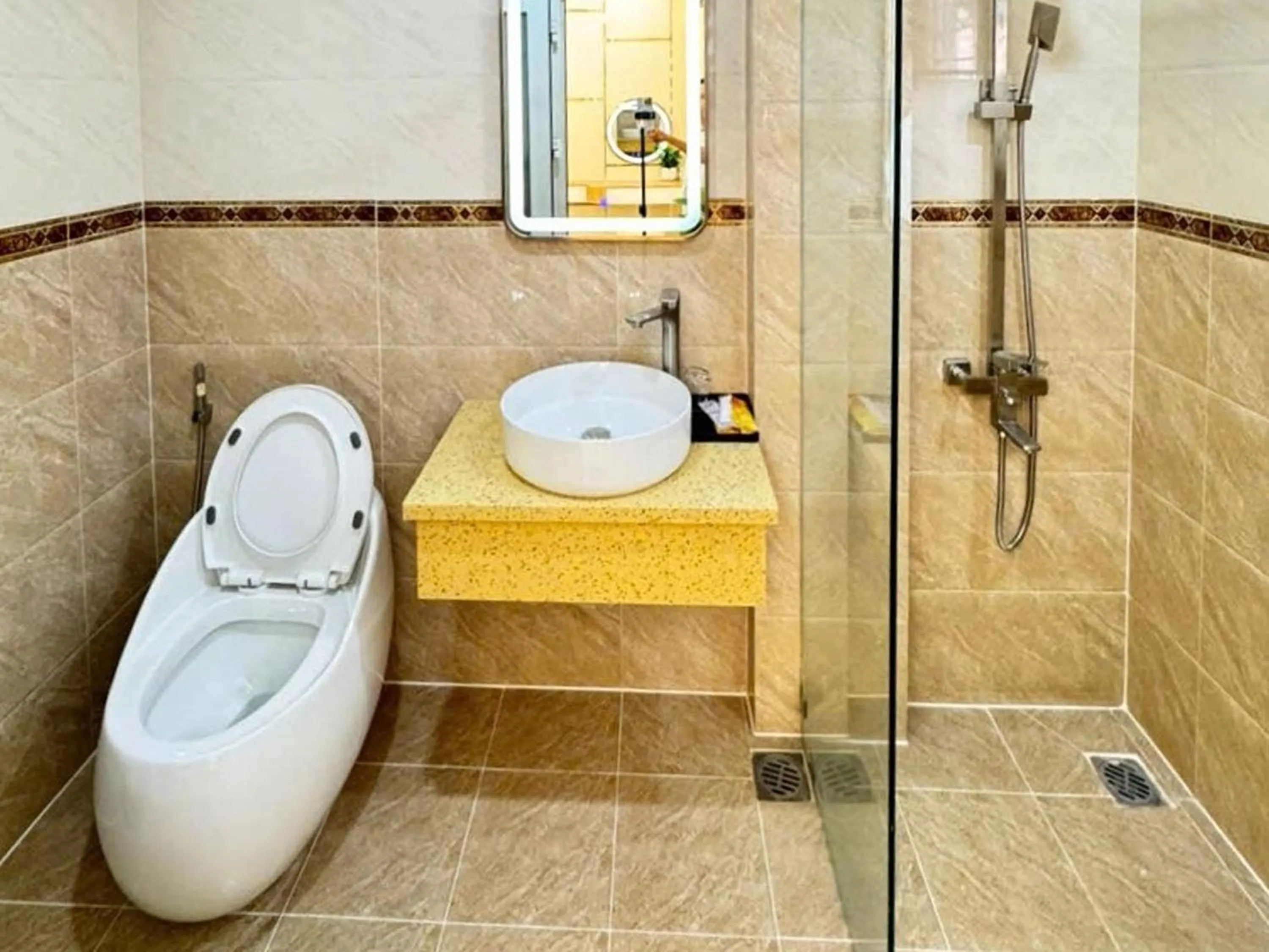 Bathroom in Minh Ngoc Hotel