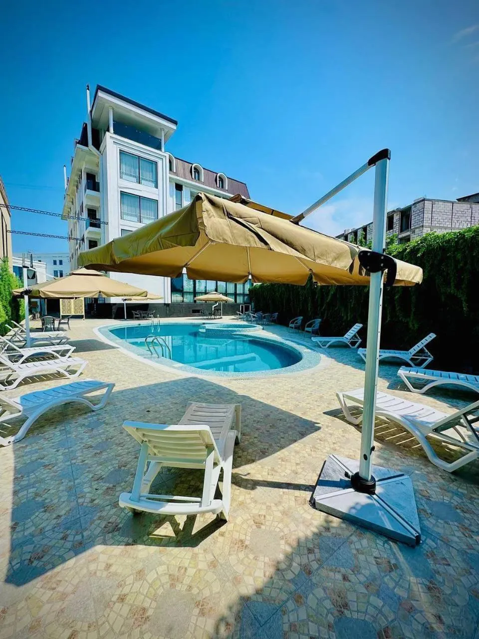 Swimming pool in Saroy Gardens Hotel