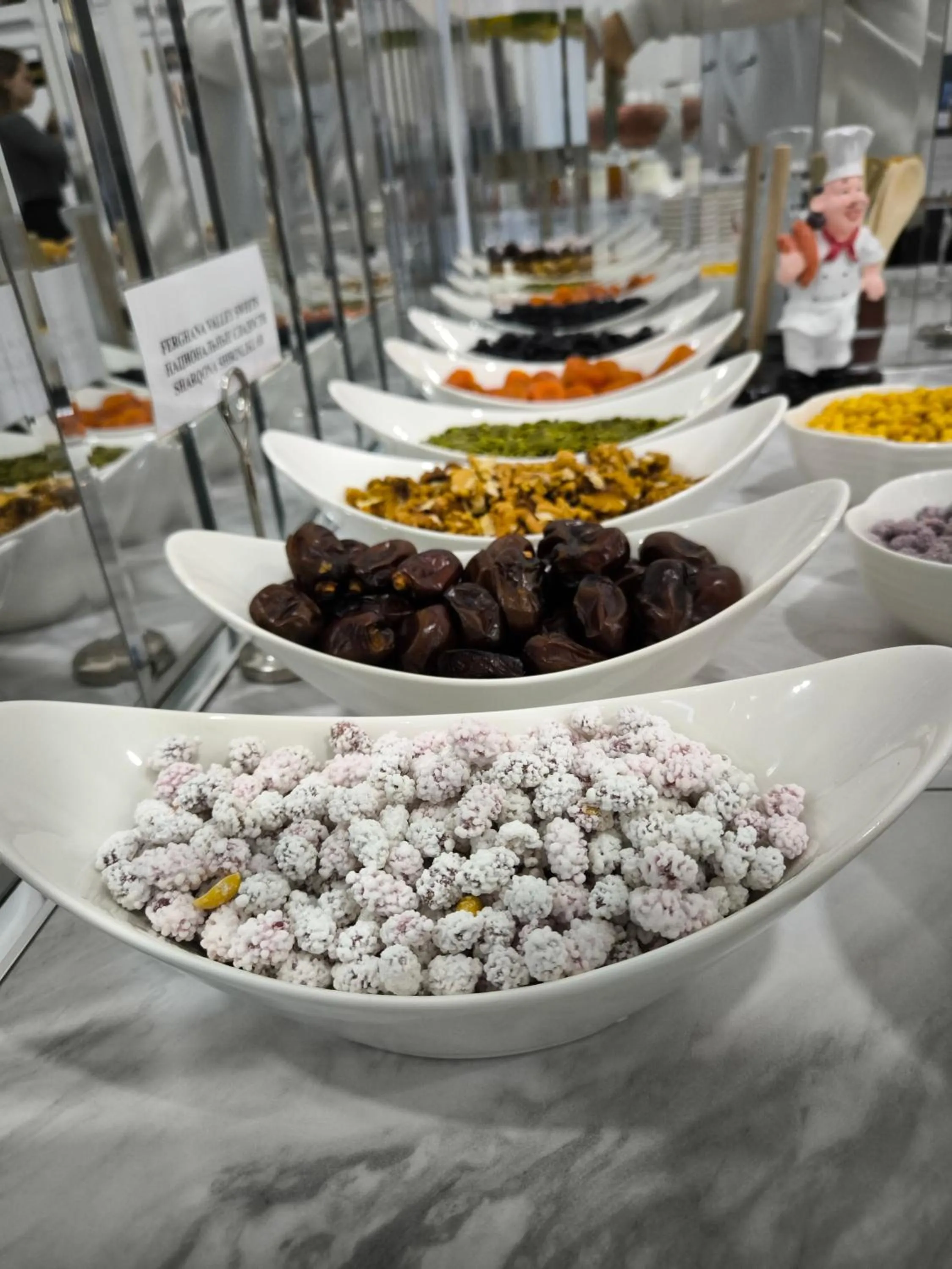 Restaurant/places to eat in Saroy Gardens Hotel