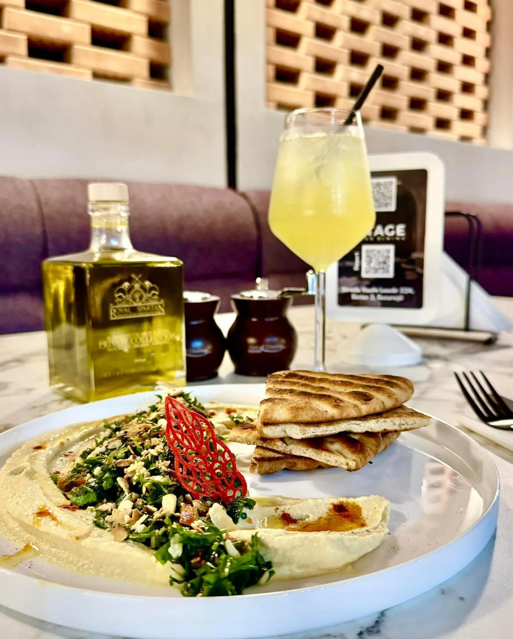 Restaurant/places to eat in Central Suites