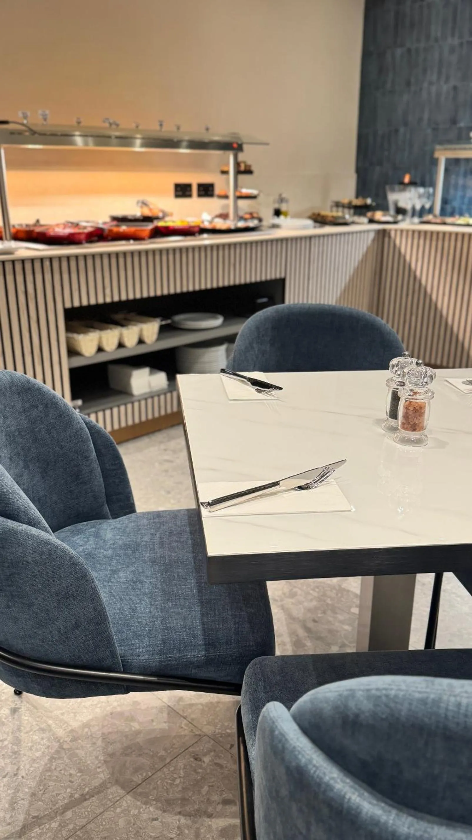 Restaurant/places to eat in ASTE hotel