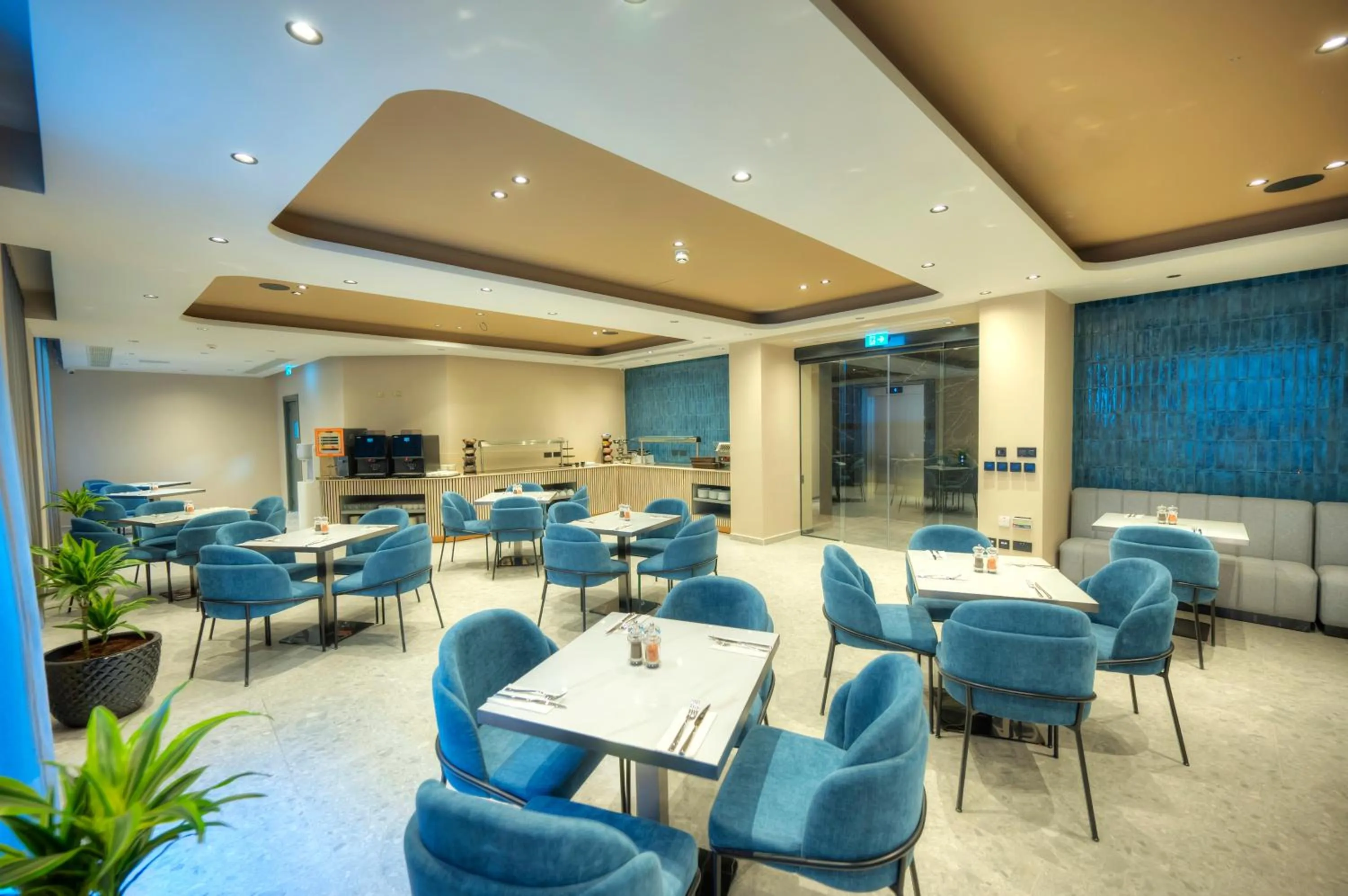 Restaurant/places to eat in ASTE hotel