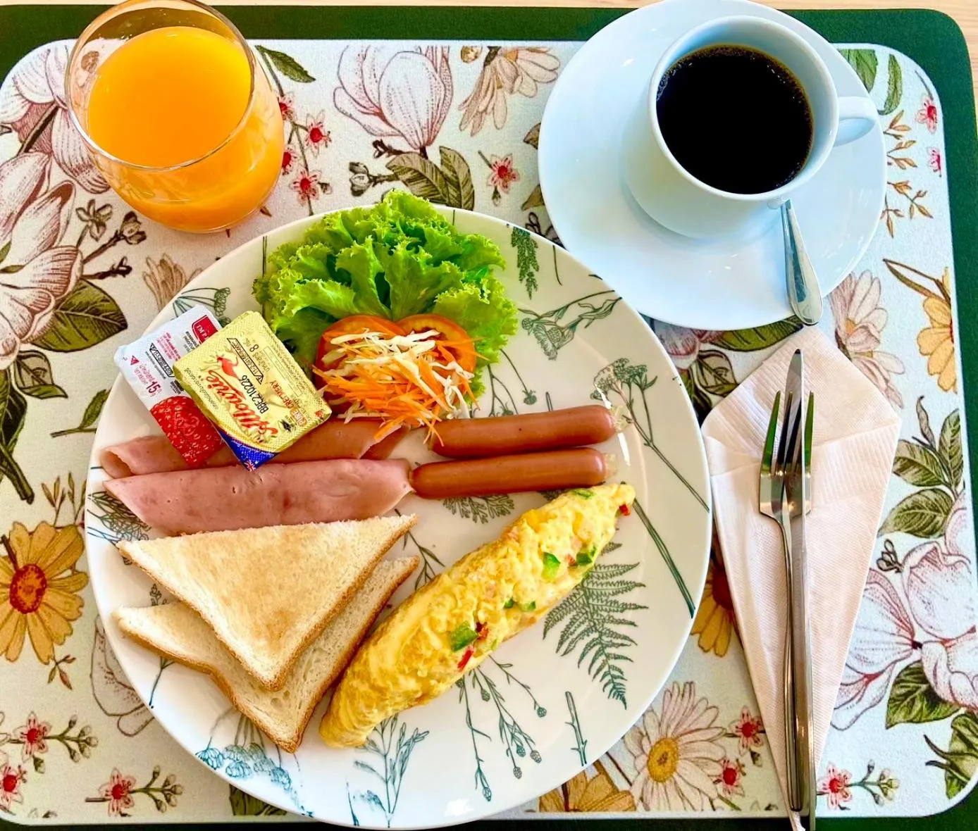 Breakfast in The Village Poshtel