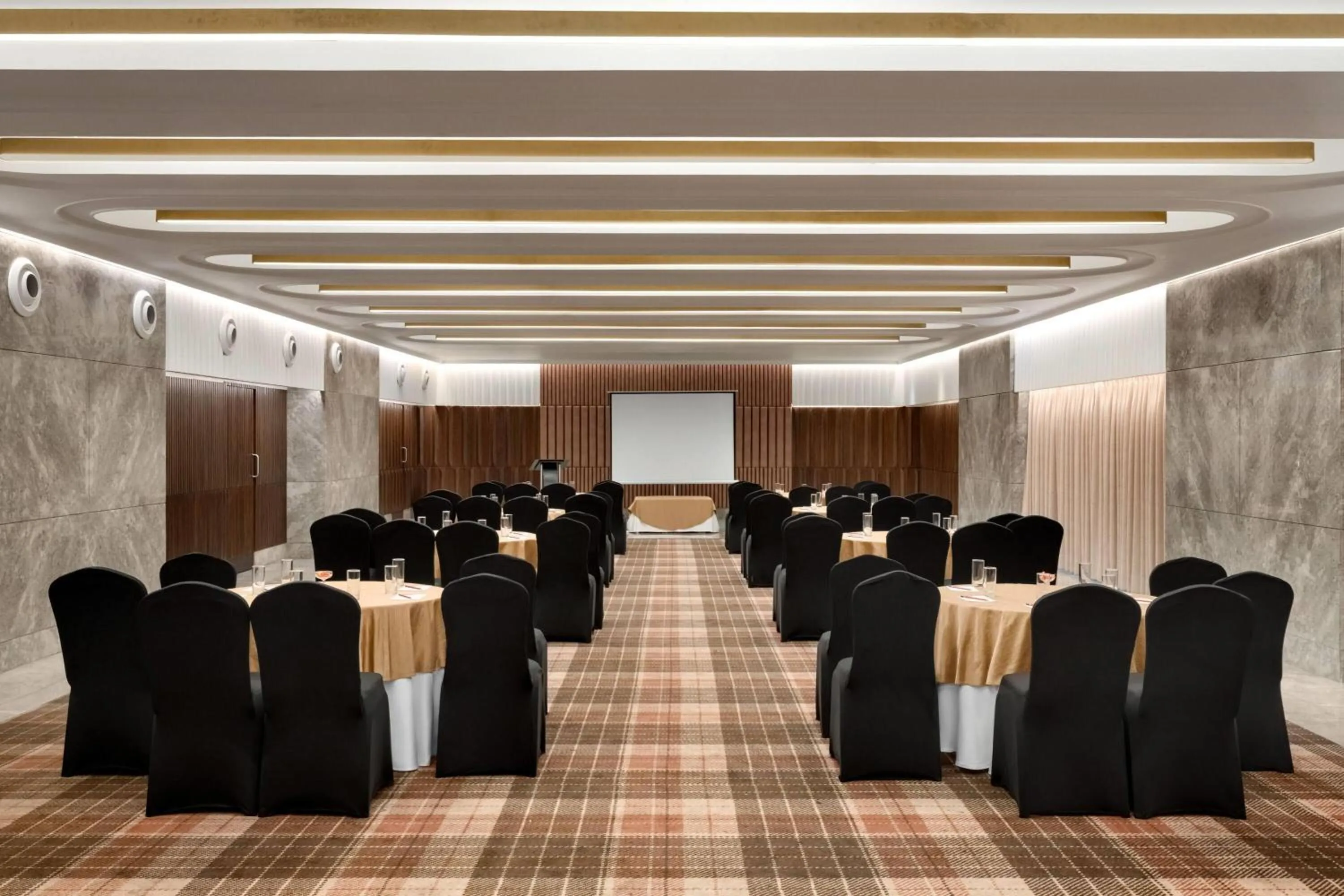 Banquet/Function facilities in Ramada Encore by Wyndham Ambala GT Road