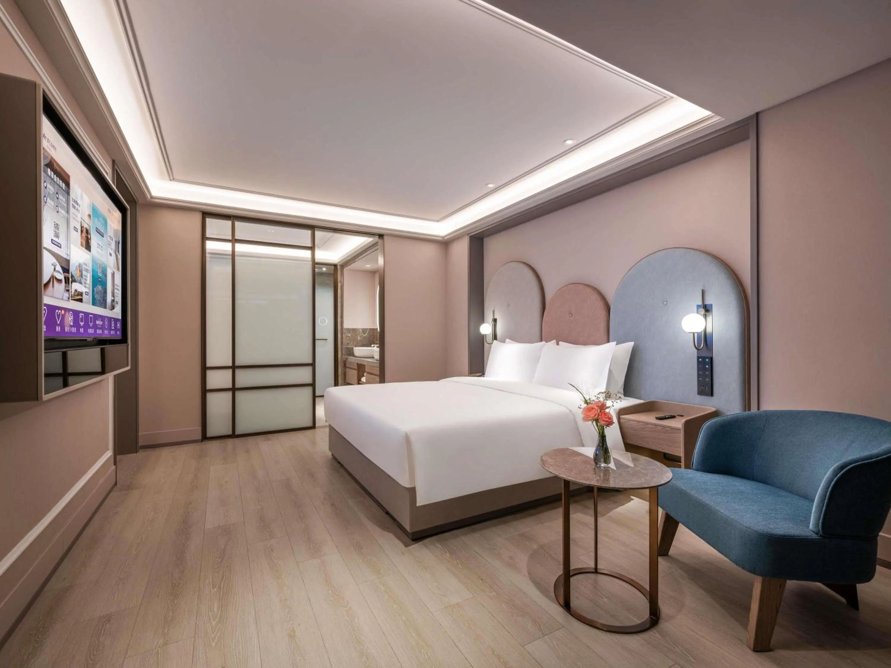 Photo of the whole room, Bed in Mercure Nantong Suxitong Riverside