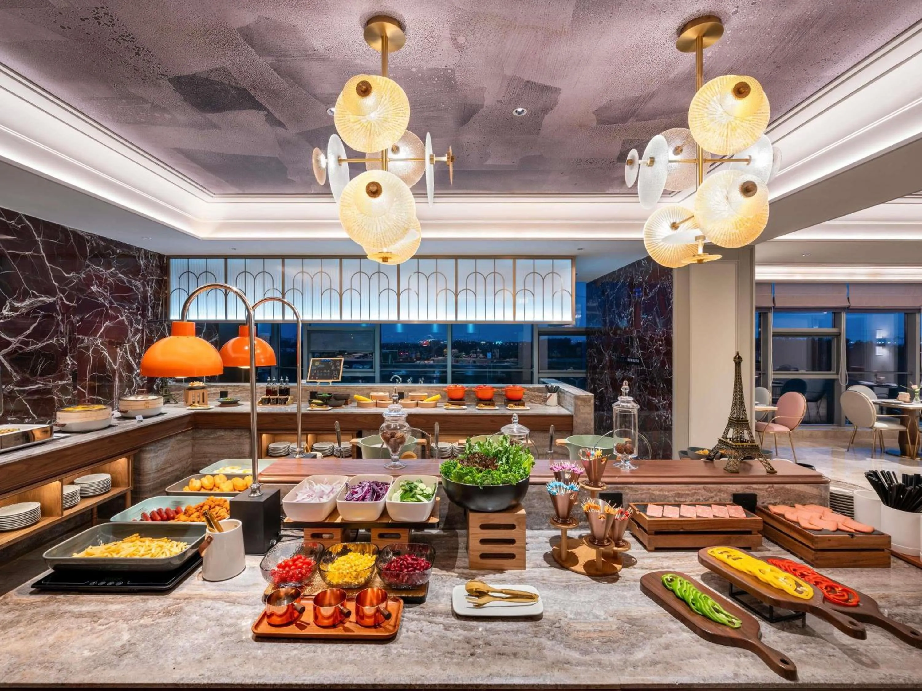 Restaurant/places to eat in Mercure Nantong Suxitong Riverside