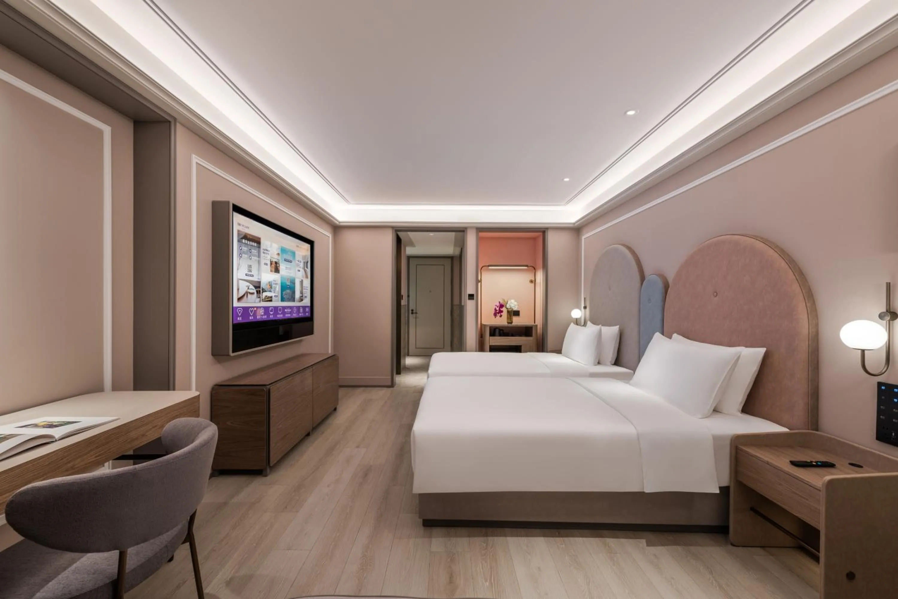 Photo of the whole room, Bed in Mercure Nantong Suxitong Riverside