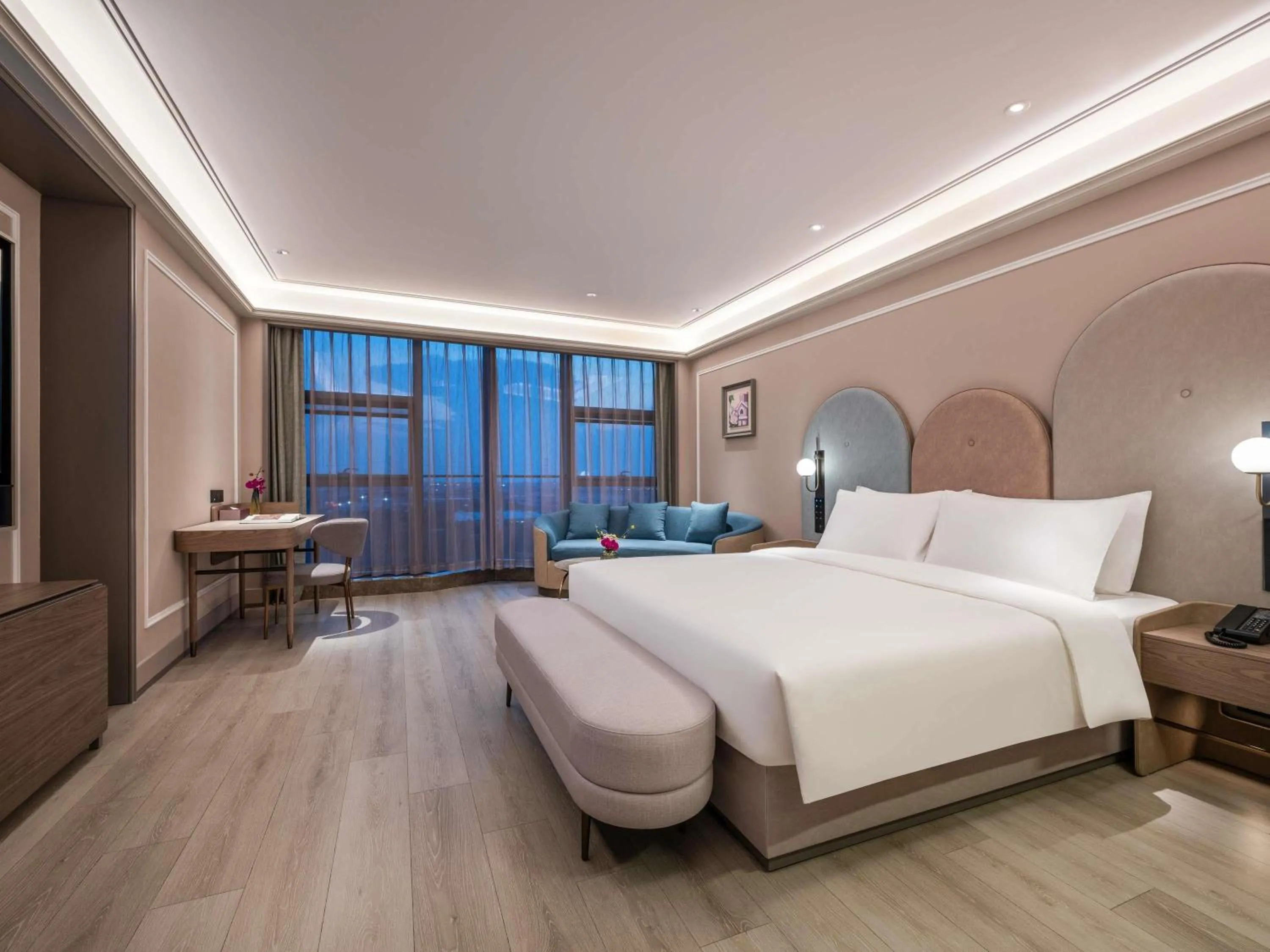 Bedroom, Bed in Mercure Nantong Suxitong Riverside