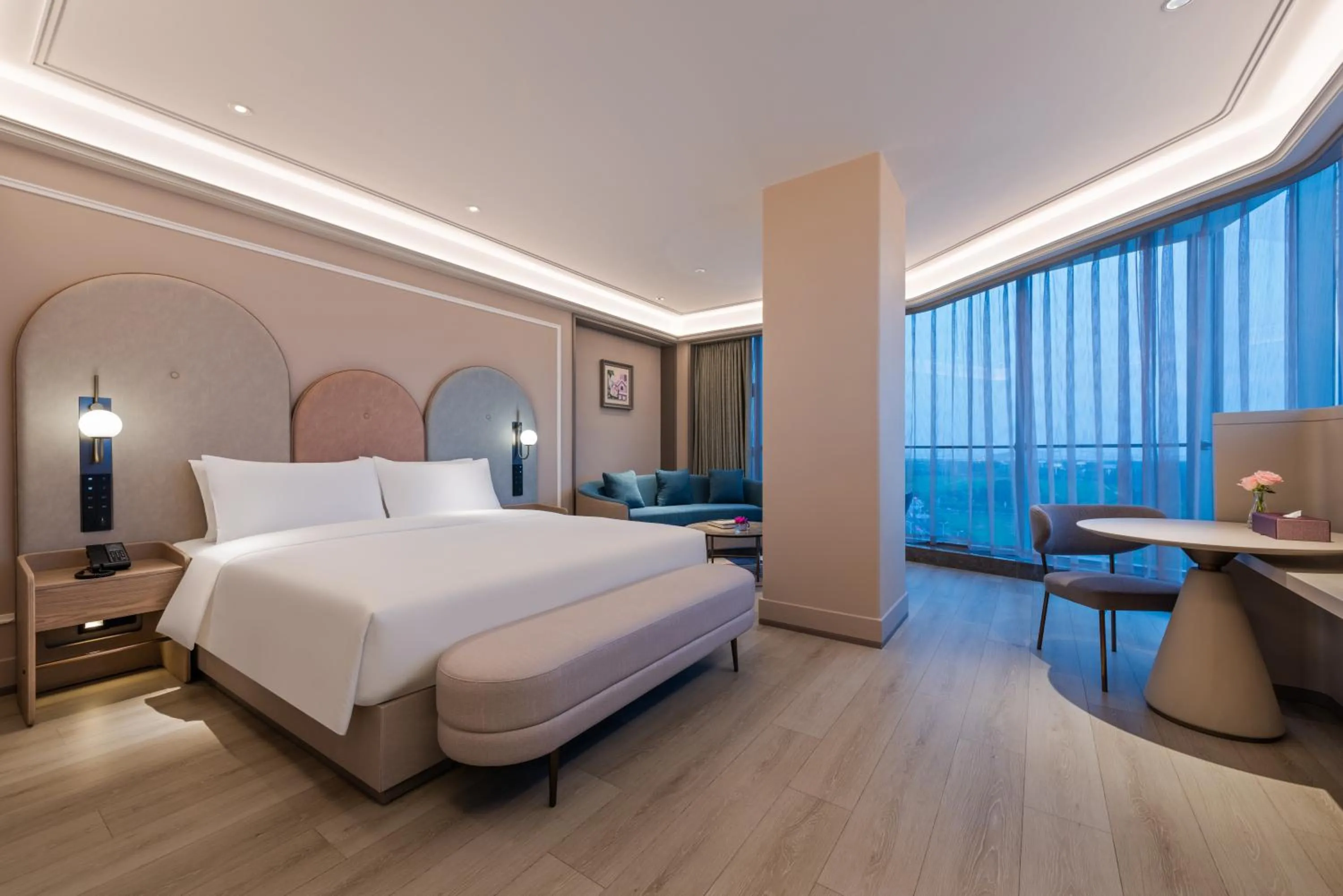 Seating area, Bed in Mercure Nantong Suxitong Riverside