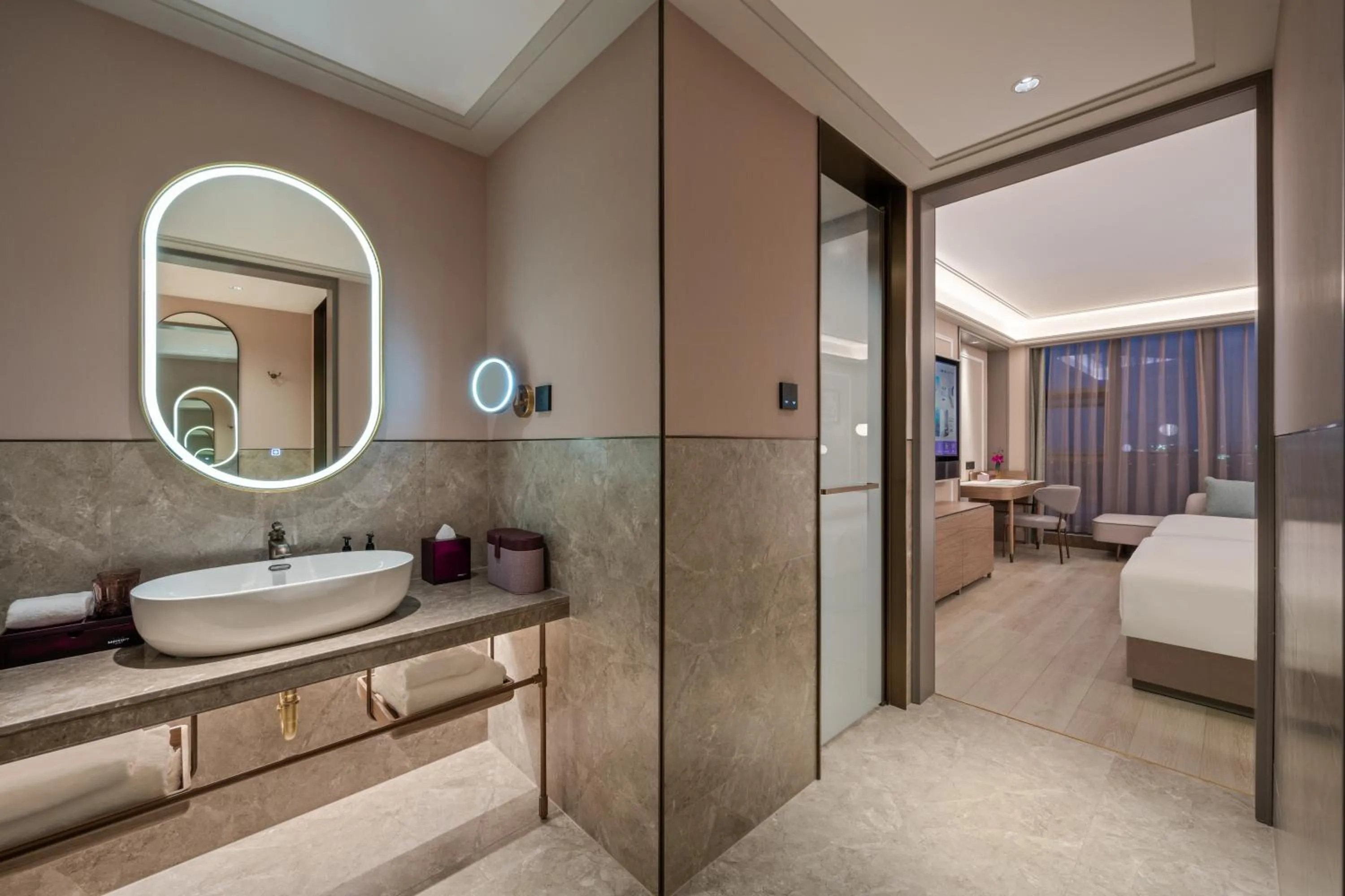 Photo of the whole room, Bed in Mercure Nantong Suxitong Riverside