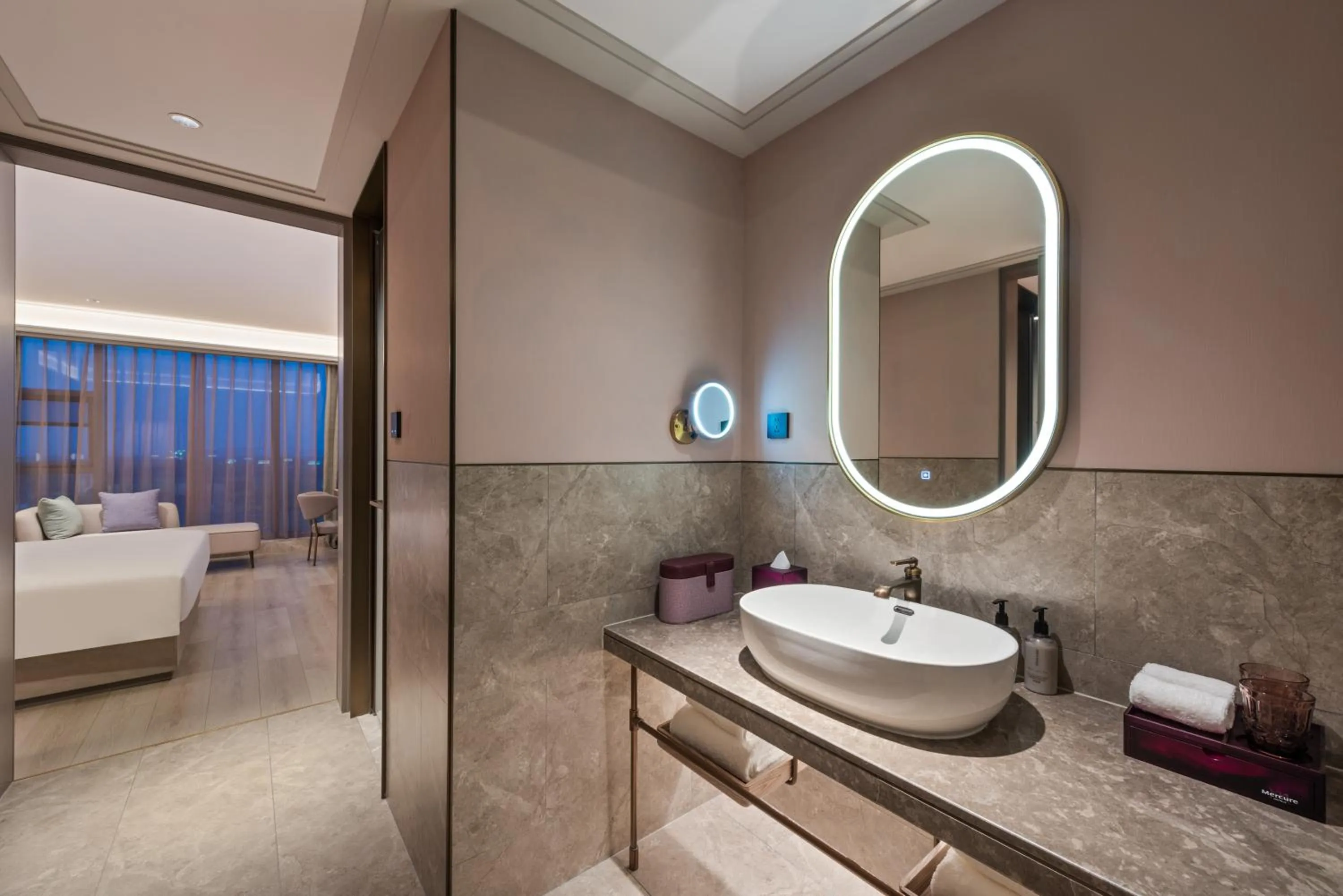 Photo of the whole room, Bed in Mercure Nantong Suxitong Riverside