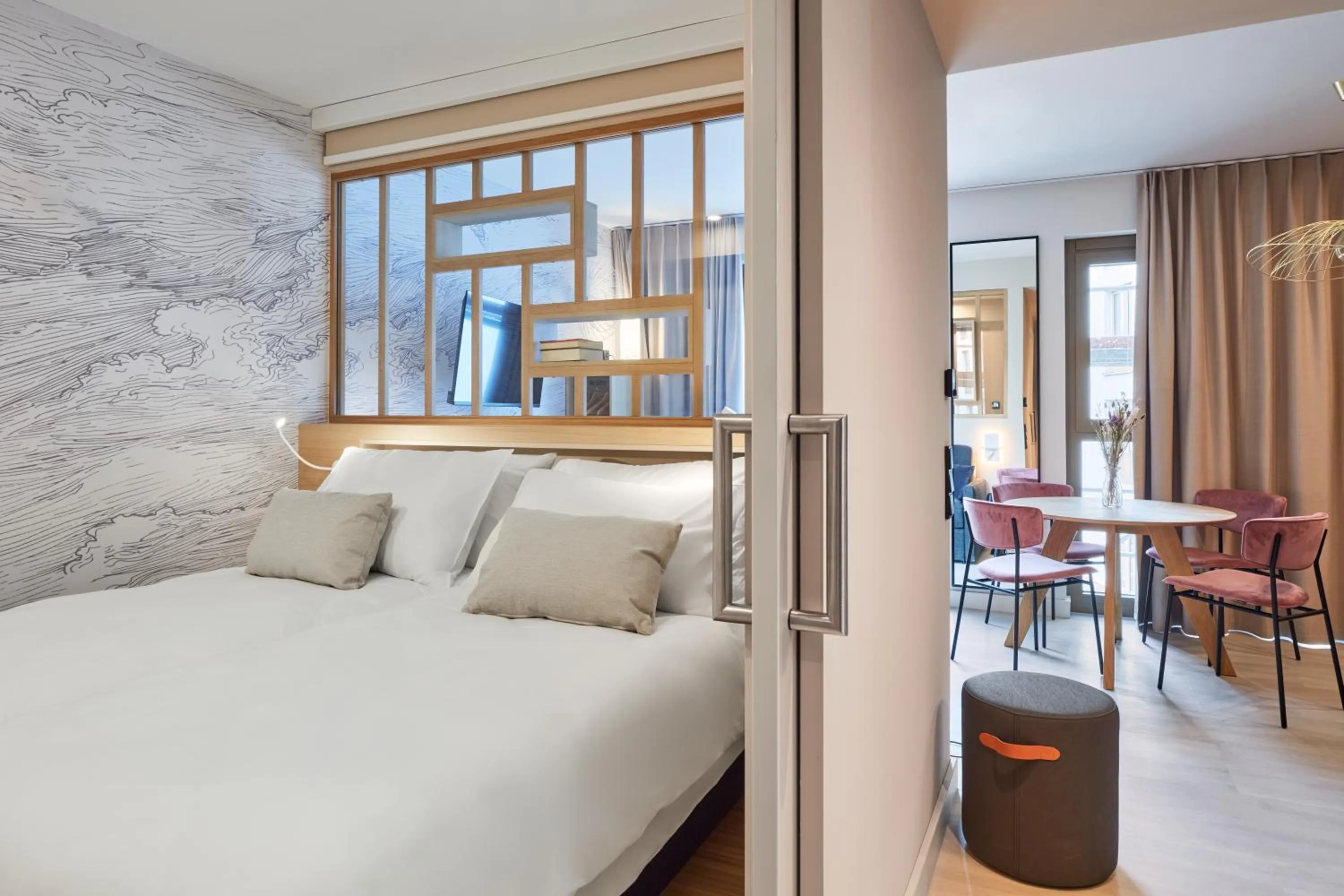 Bedroom, Bed in Aparthotel Adagio Stuttgart NeckarPark