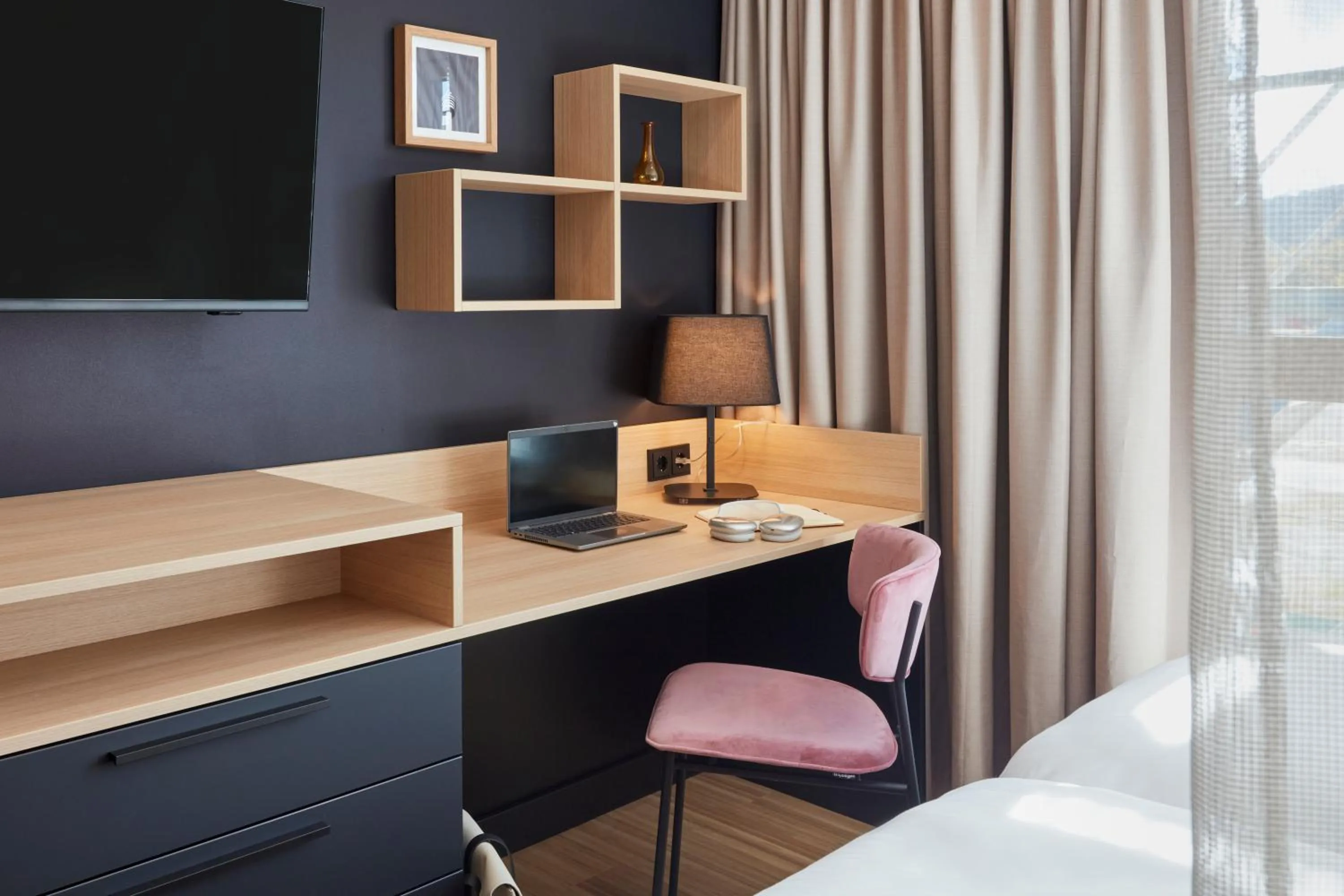 Seating area, Bed in Aparthotel Adagio Stuttgart NeckarPark