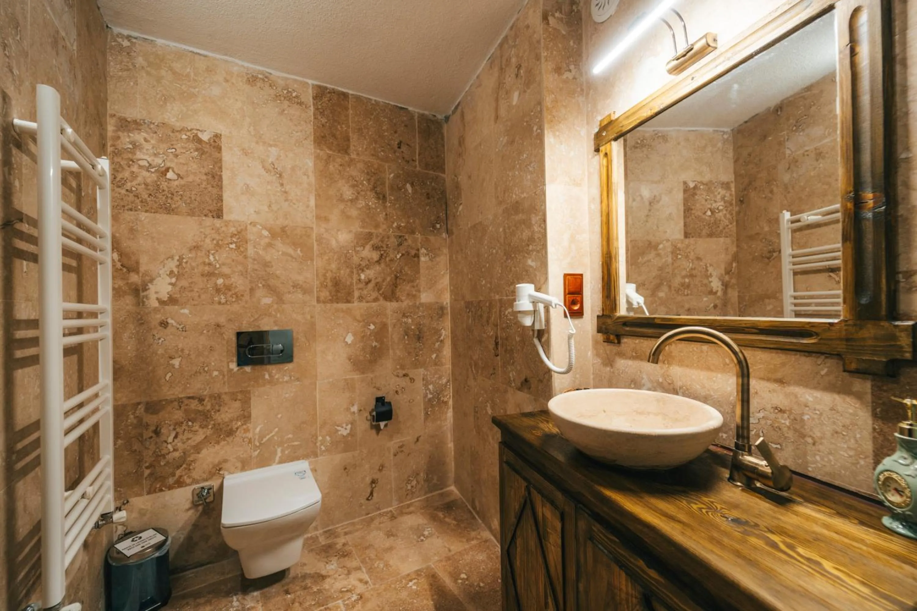 Toilet in Cappatria Cave House