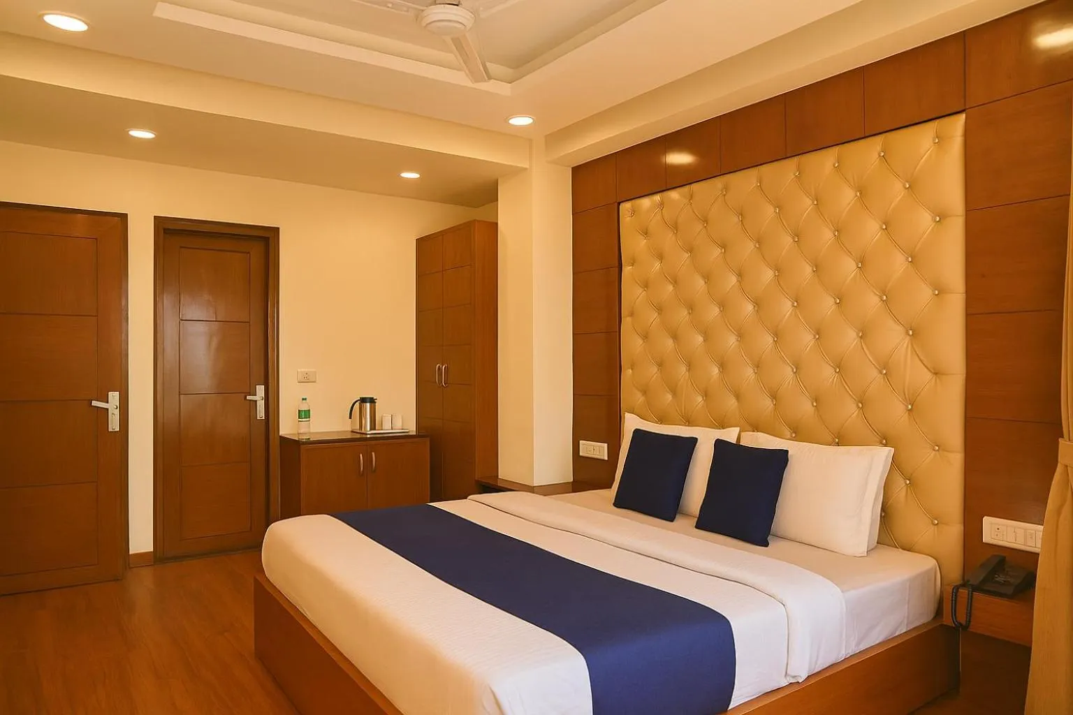Bed in Hotel Samrat - On Mall Road