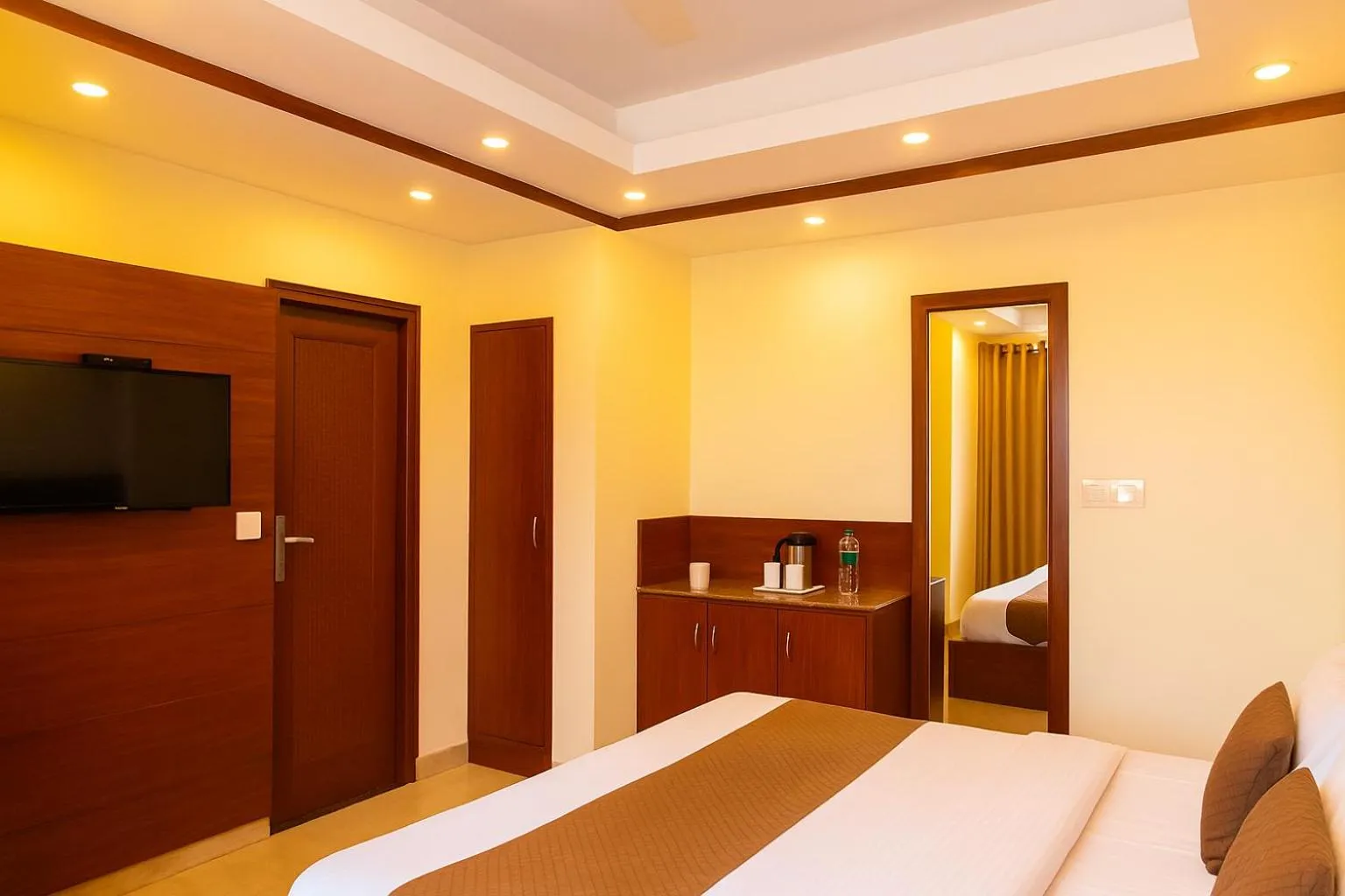 Bed in Hotel Samrat - On Mall Road