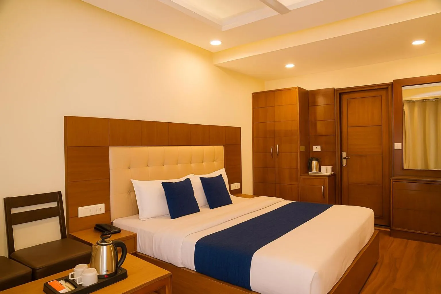 Bed in Hotel Samrat - On Mall Road