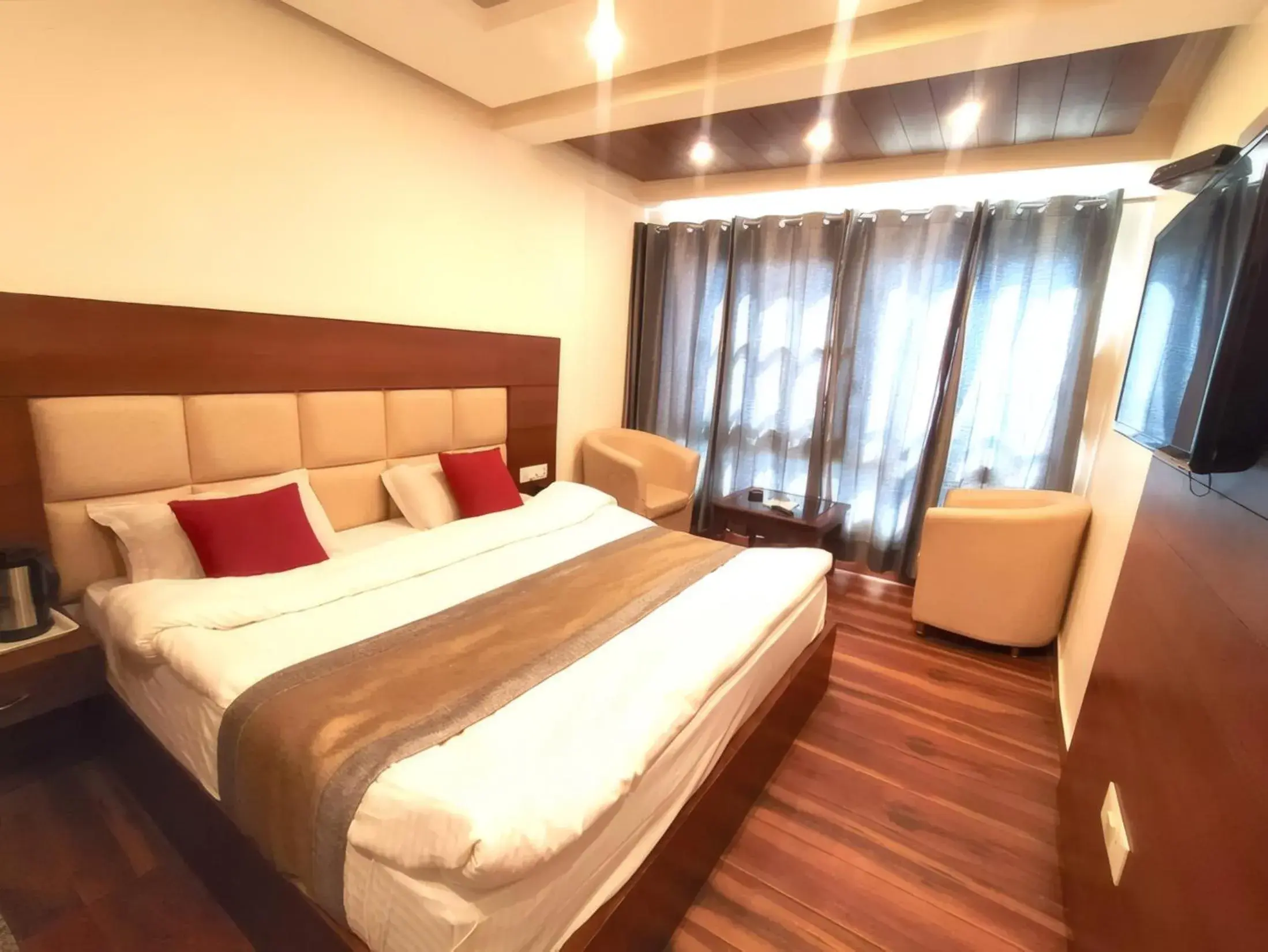 Double Room with Mountain View in Hotel Samrat On Mall Road with complimentary Parking Double Room with Mountain View in Hotel Samrat On Mall Road with complimentary Parking
