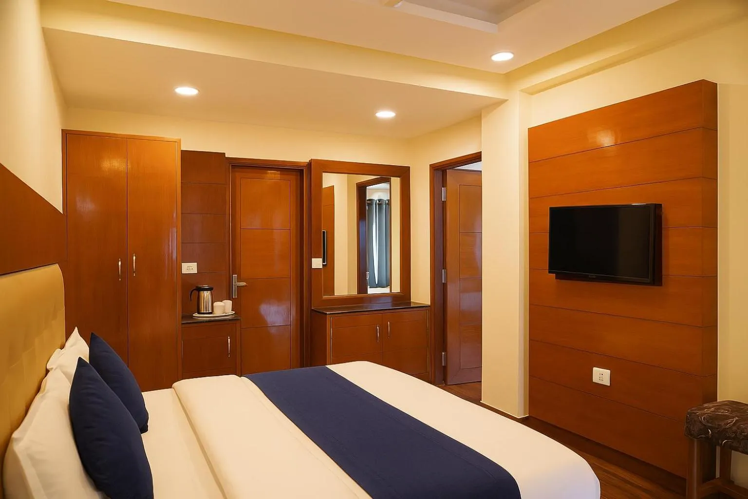 Bed in Hotel Samrat - On Mall Road