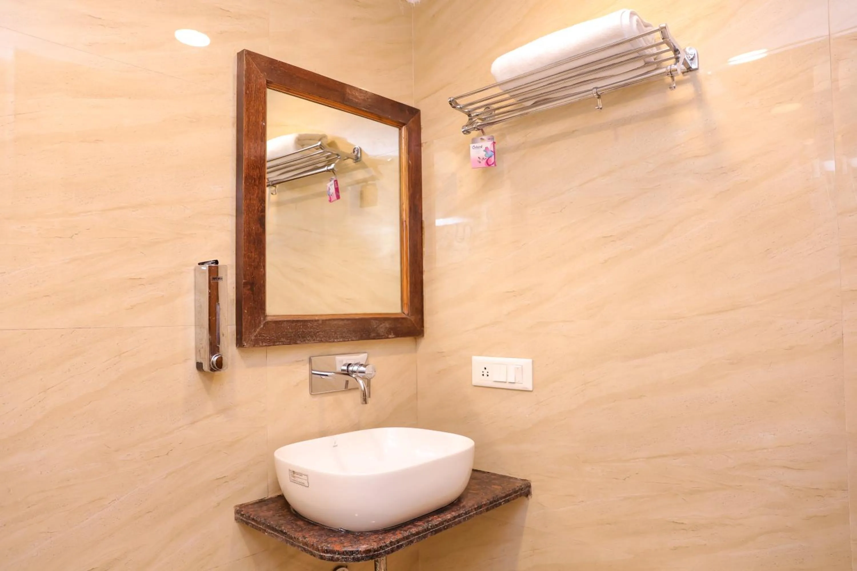 Shower in Hotel Samrat - On Mall Road
