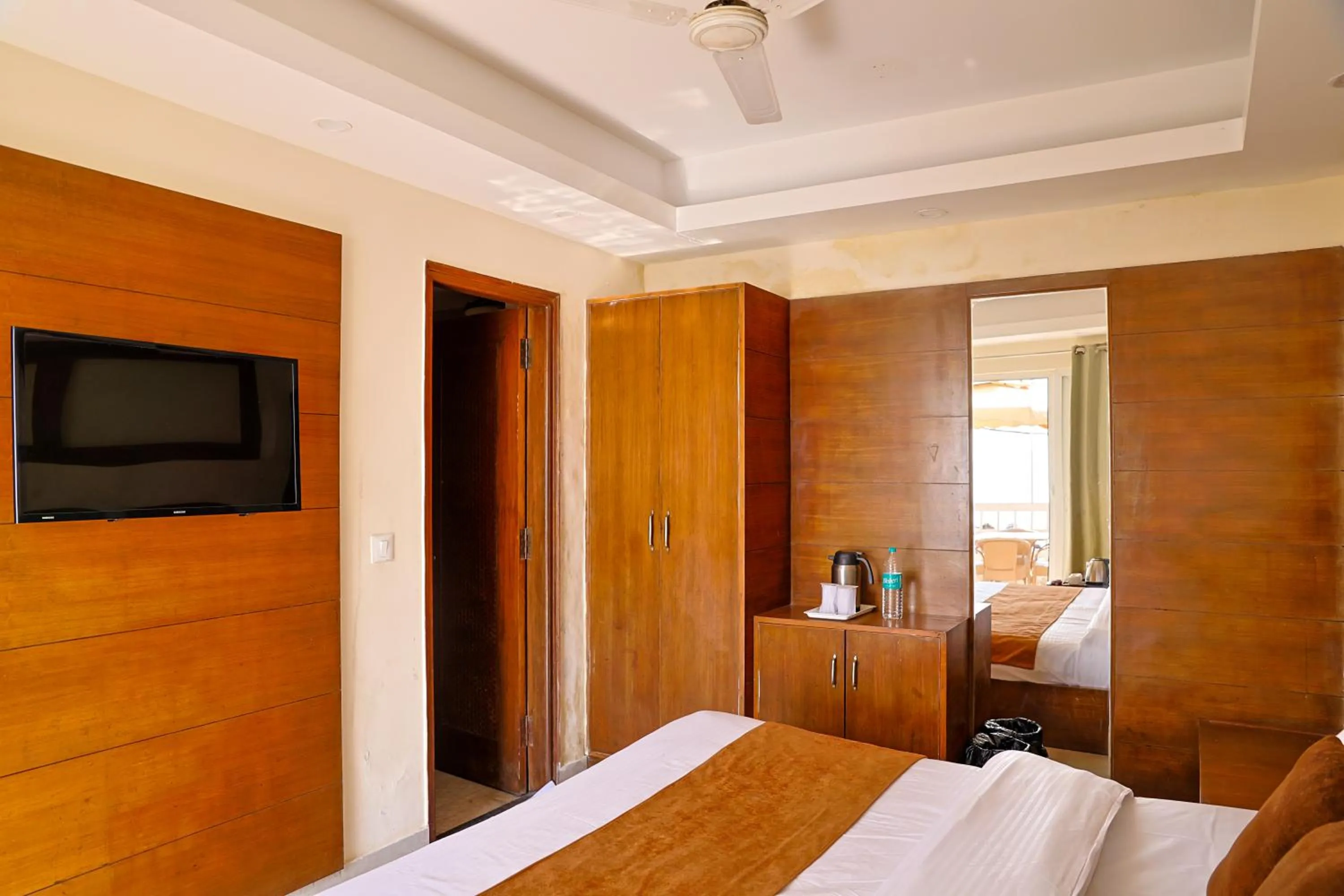 Bed in Hotel Samrat - On Mall Road