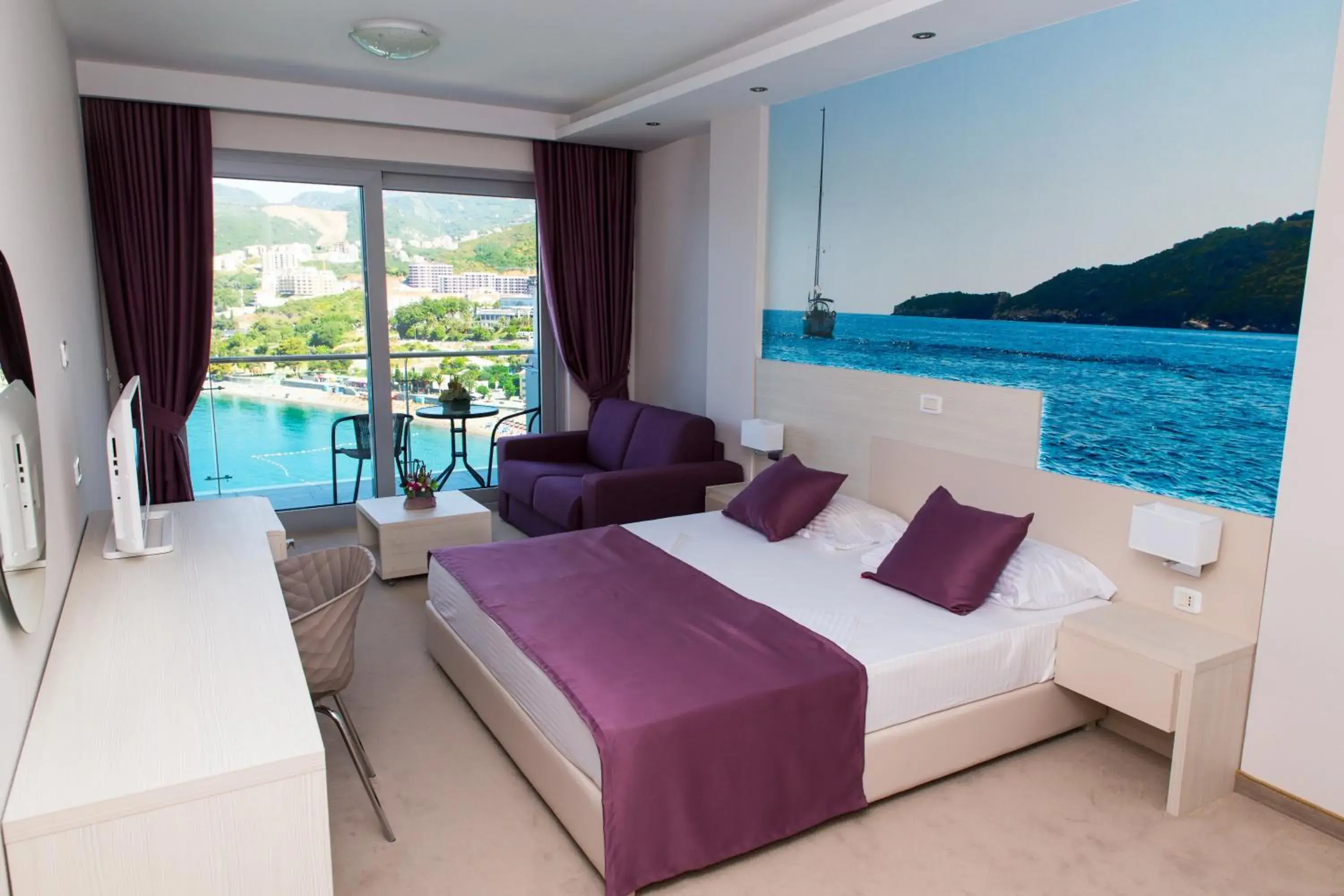 Deluxe Triple Room with Sea View in Hotel Ponta Nova Deluxe Triple Room with Sea View in Hotel Ponta Nova