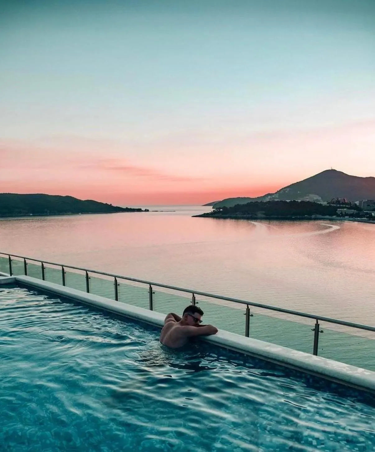 Swimming pool in Hotel Ponta Nova