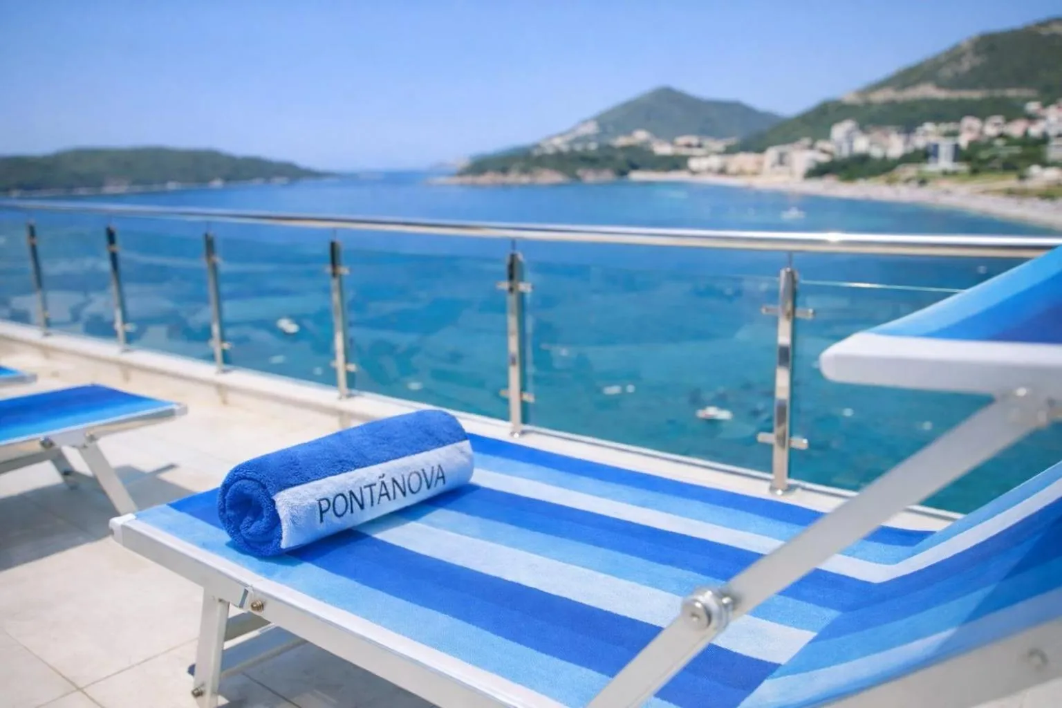 Swimming pool in Hotel Ponta Nova