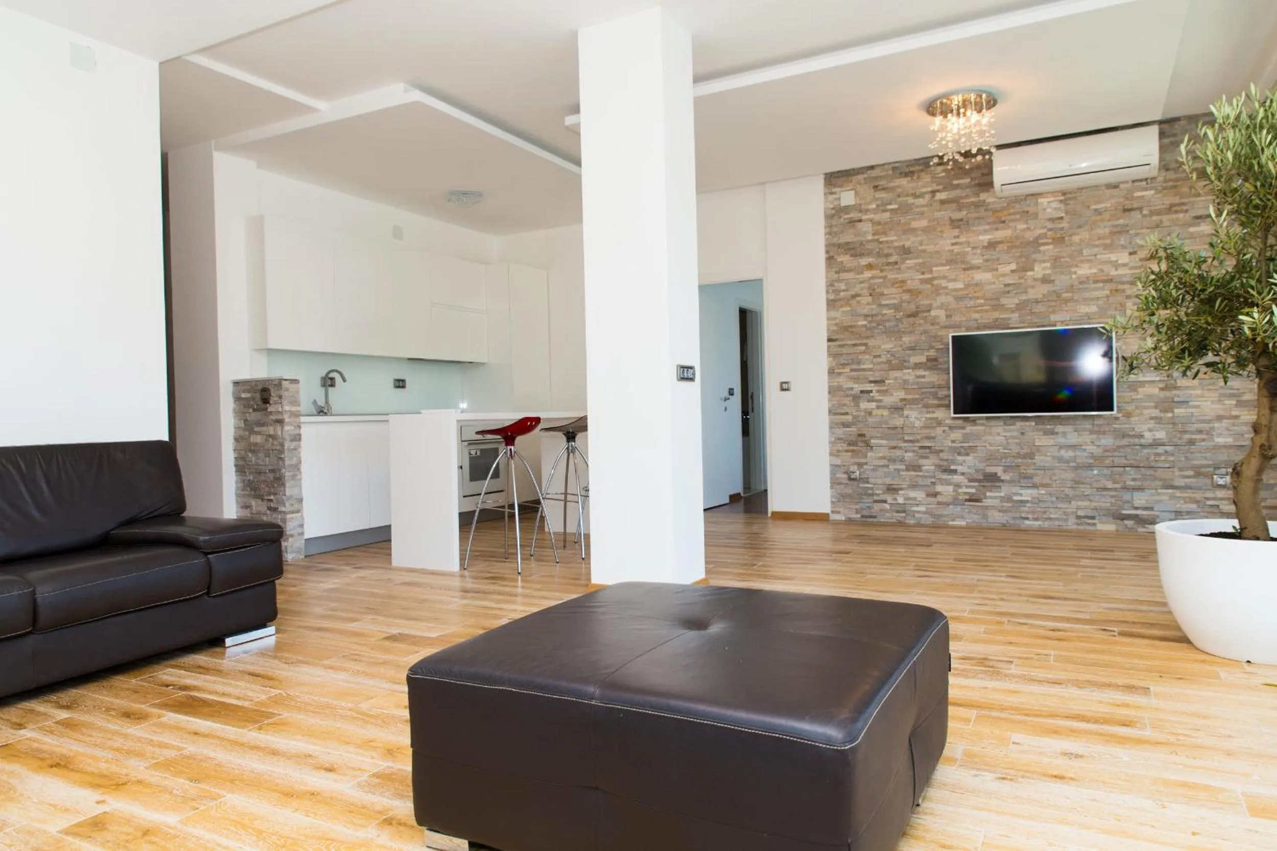 Communal lounge/ TV room in Hotel Ponta Nova