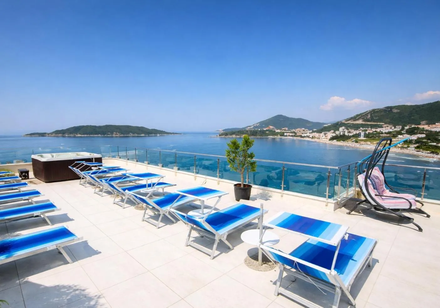 Swimming pool in Hotel Ponta Nova