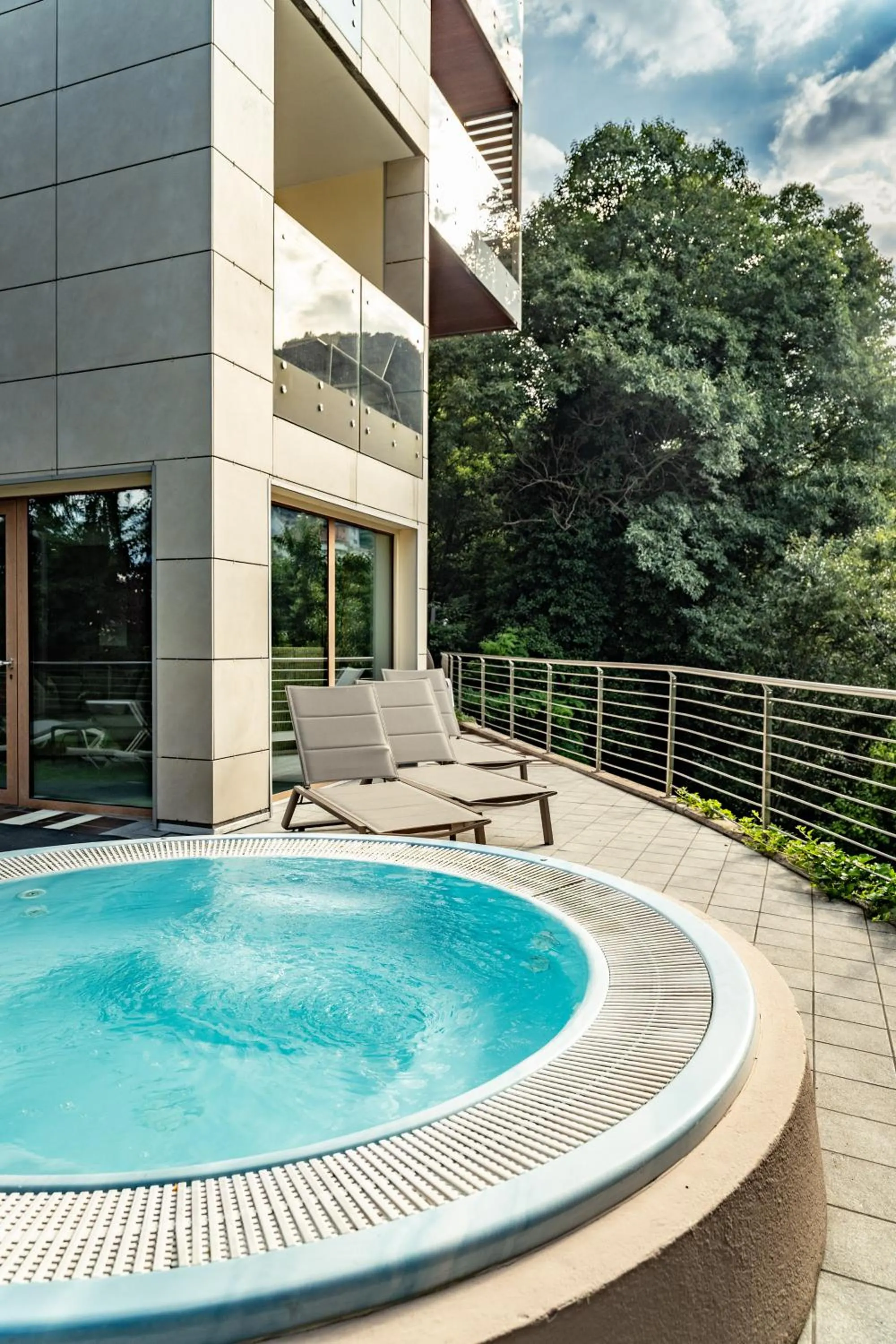 Hot Tub in Hotel Villa Madruzzo