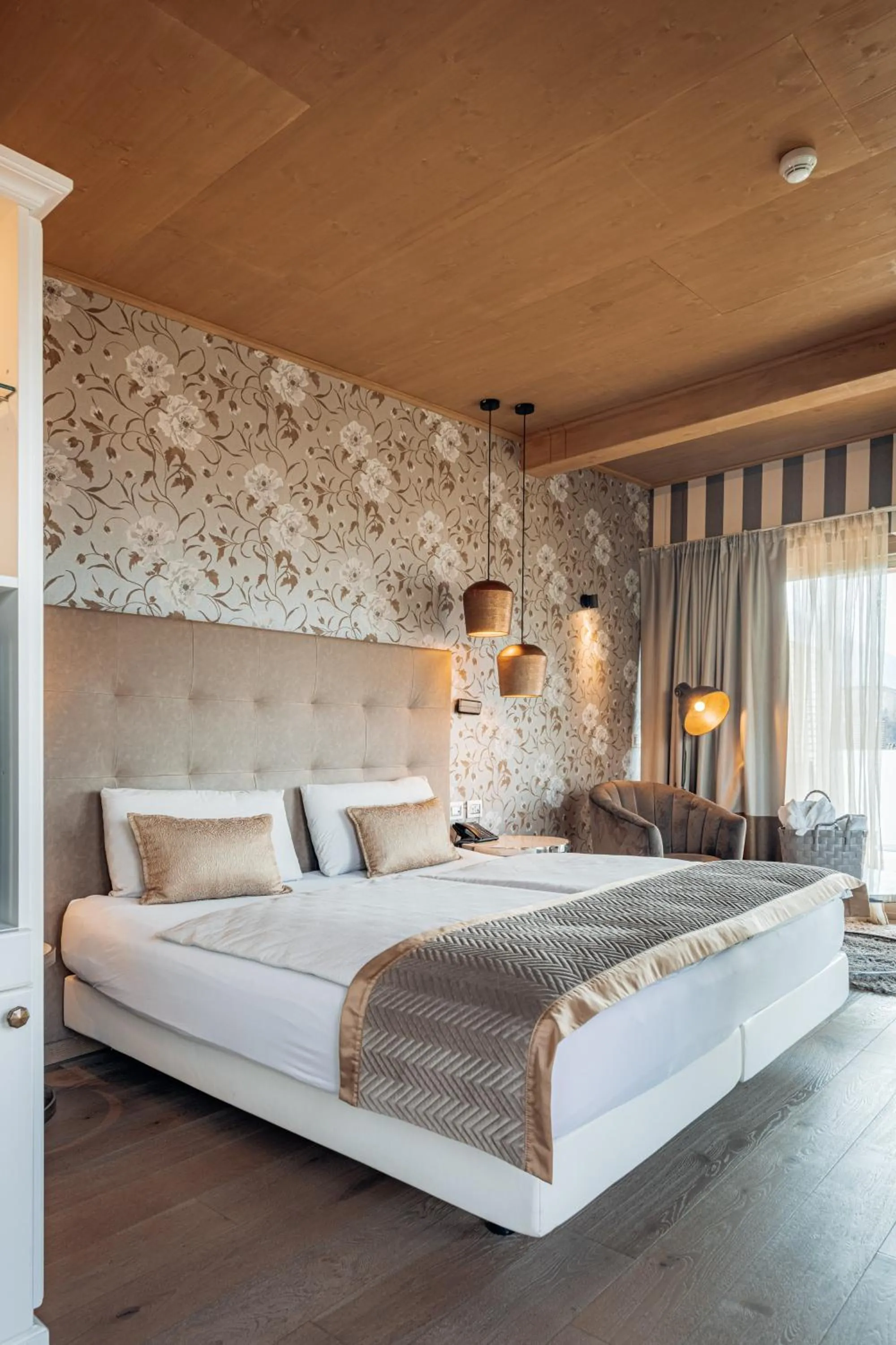 Seating area, Bed in Hotel Villa Madruzzo