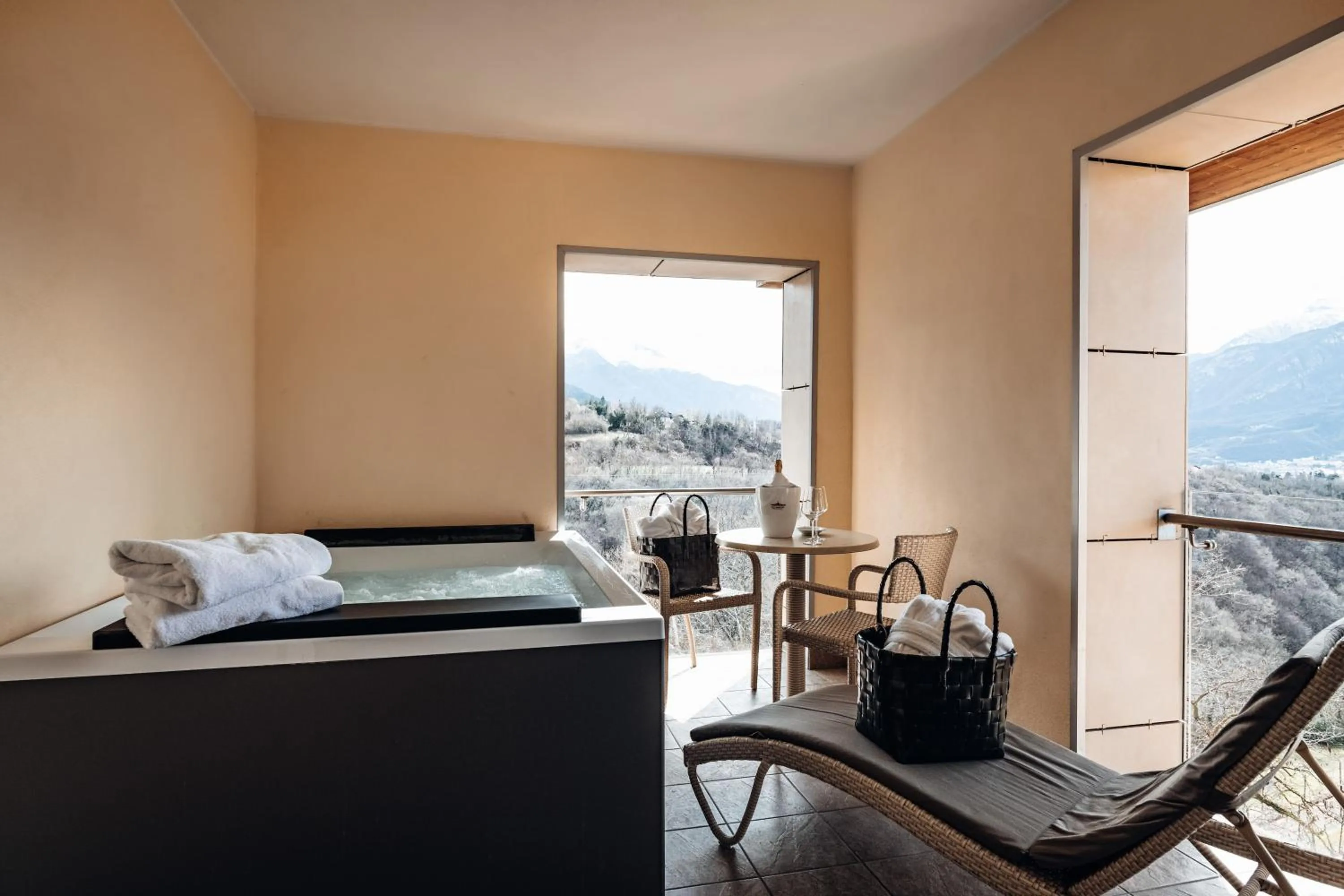 Hot Tub in Hotel Villa Madruzzo