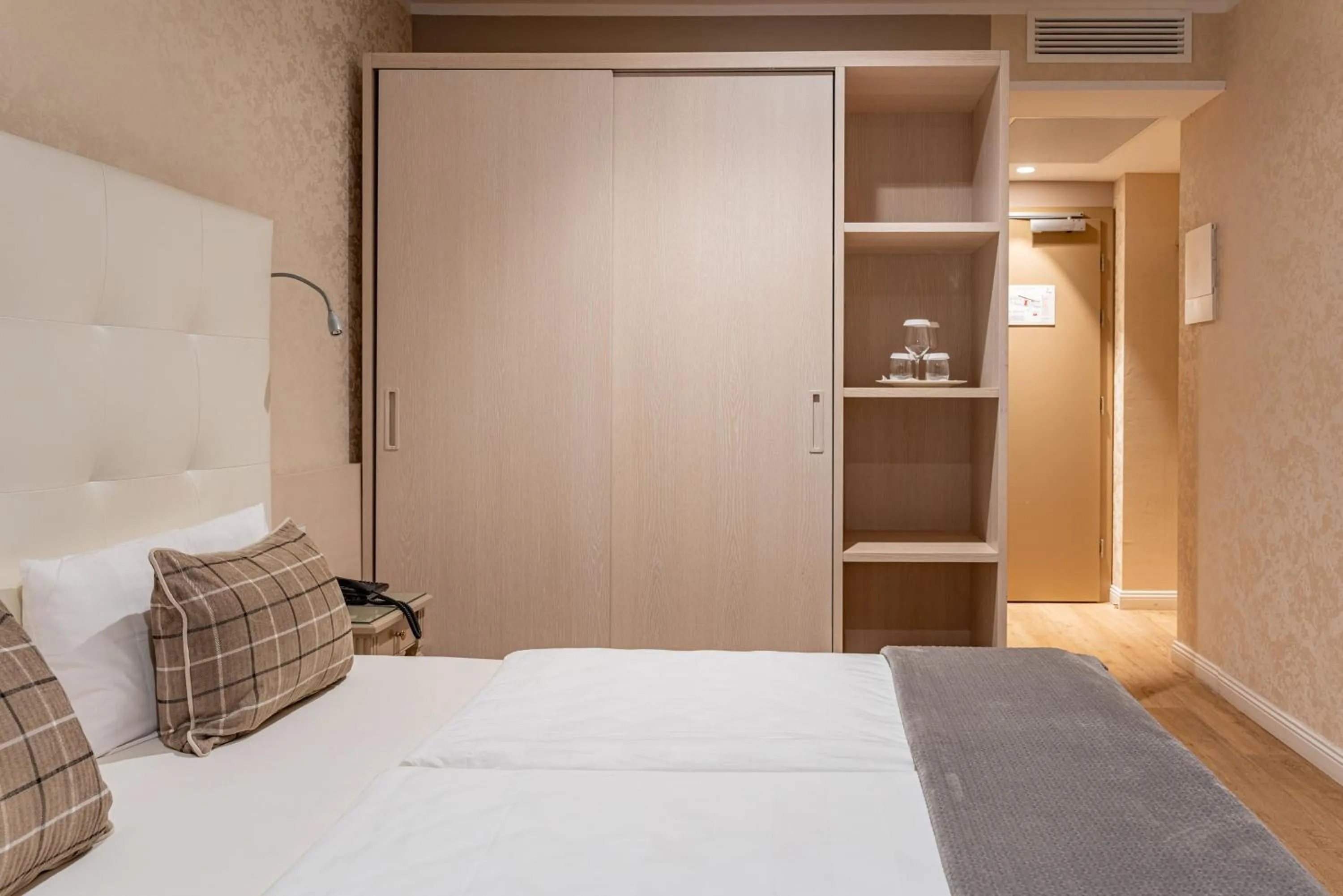 Bedroom, Bed in Hotel Villa Madruzzo