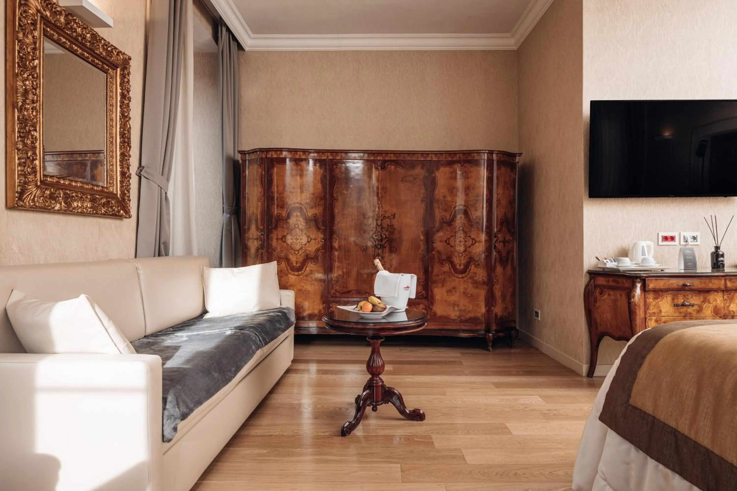 Bedroom, Bed in Hotel Villa Madruzzo