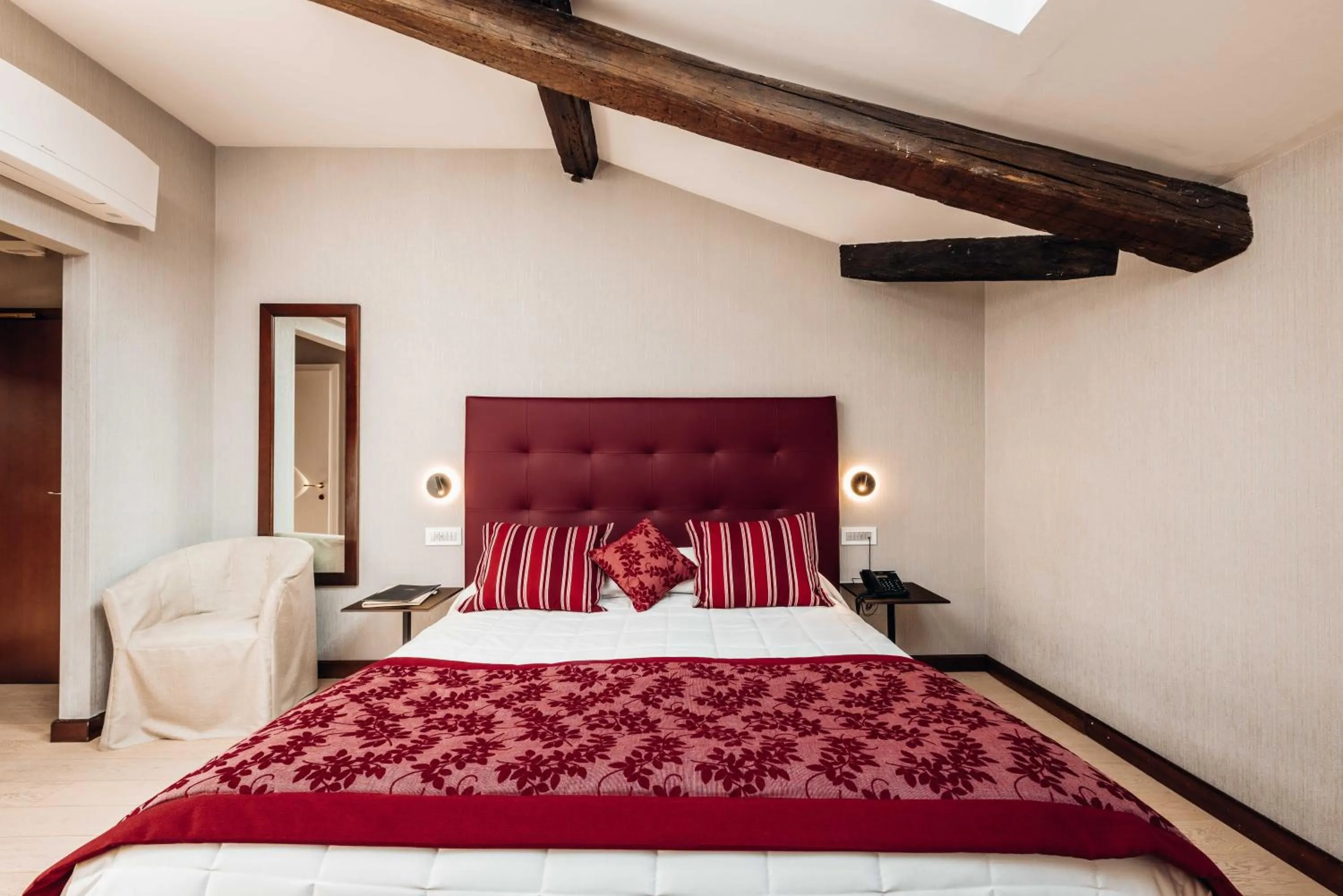 Bedroom, Bed in Hotel Villa Madruzzo