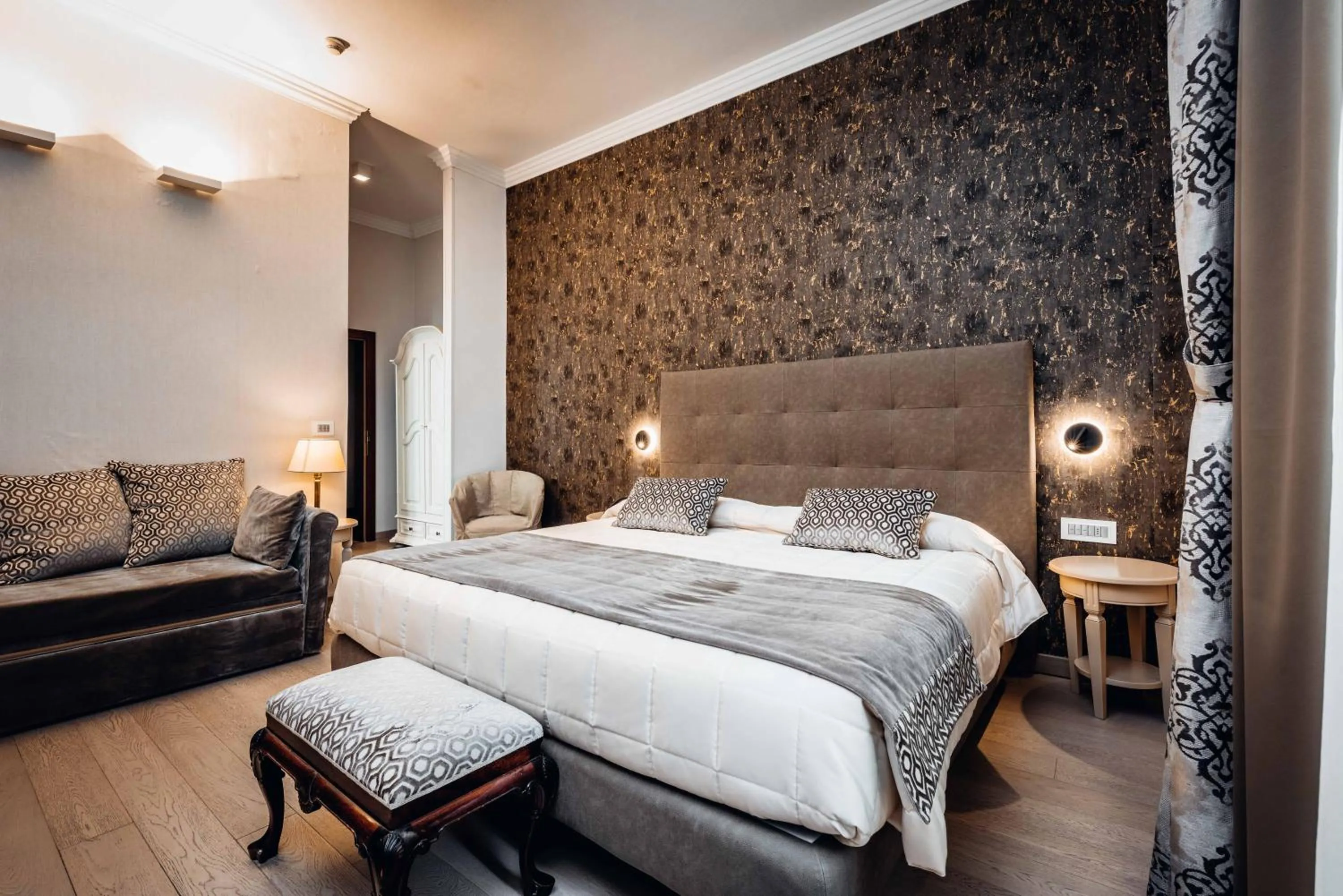 Bedroom, Bed in Hotel Villa Madruzzo