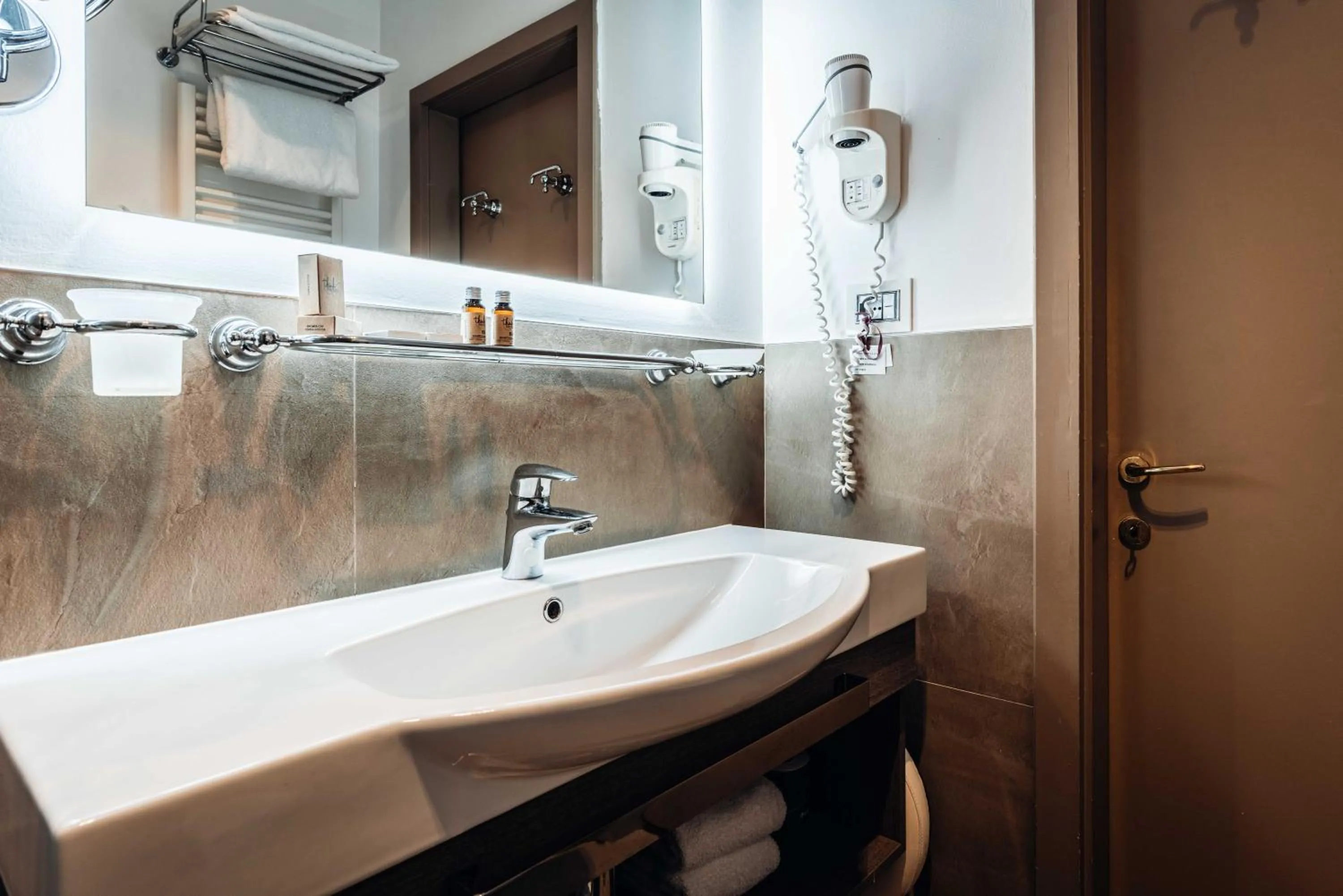 Bathroom in Hotel Villa Madruzzo